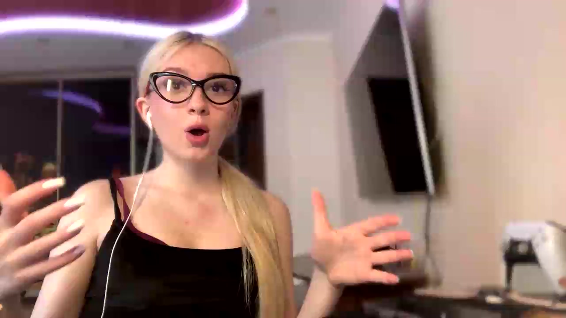 Gallery image thumbnail from SyndyRein's myfreecams stream on, 05/13/2026, 09:03 image 1 of 20