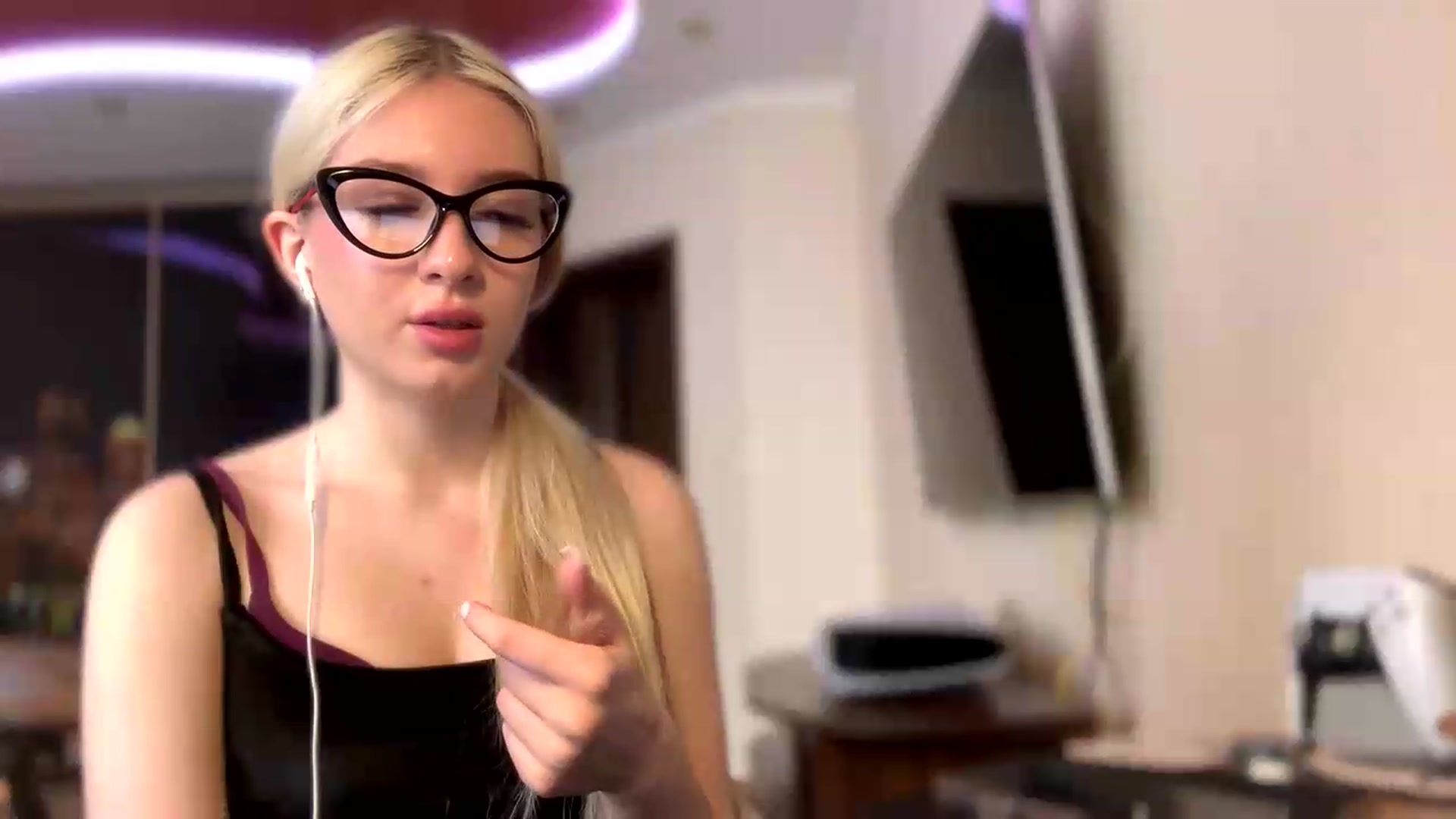 Gallery image thumbnail from SyndyRein's myfreecams stream on, 05/13/2026, 09:03 image 12 of 20