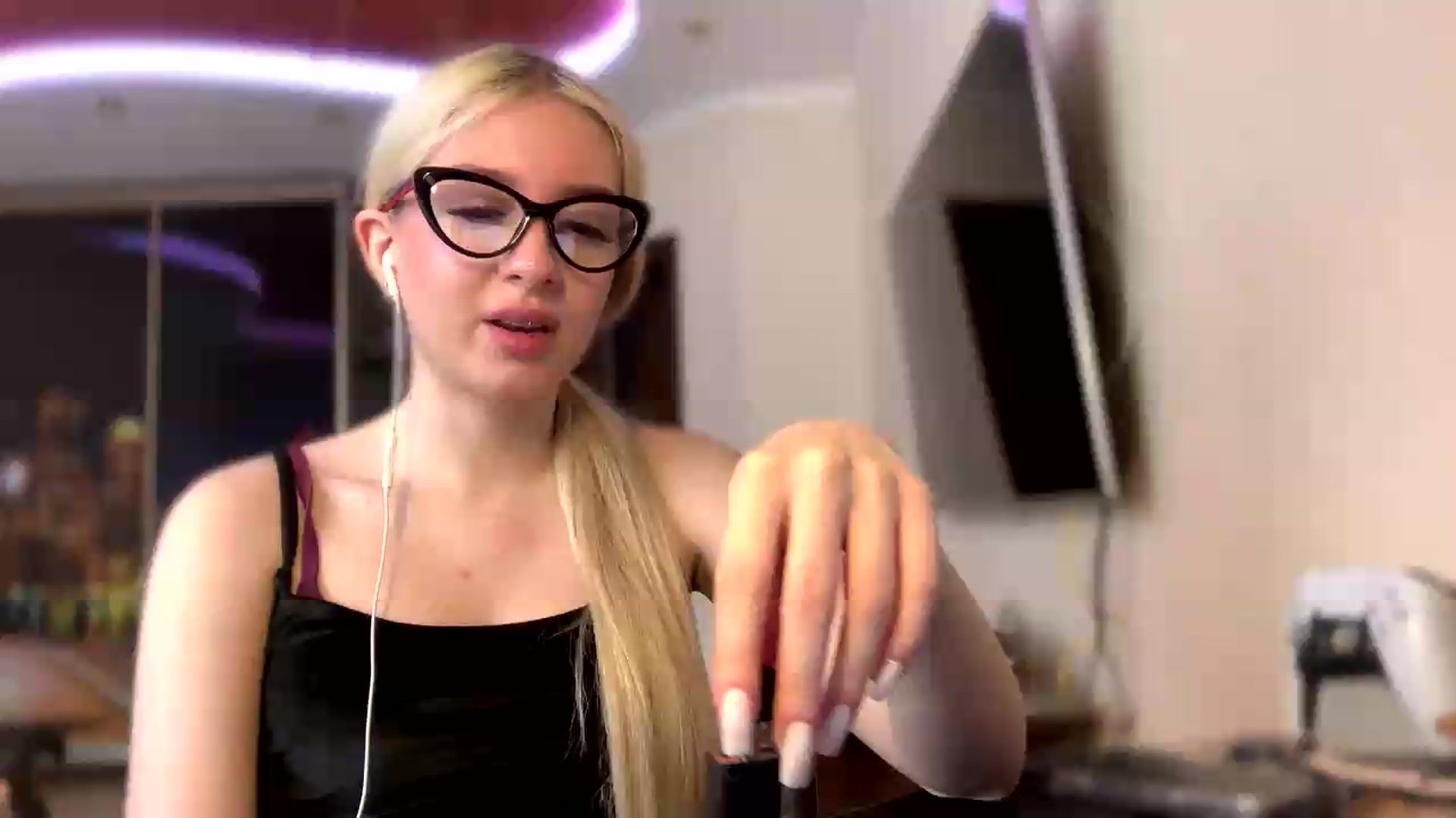 Gallery image thumbnail from SyndyRein's myfreecams stream on, 05/13/2026, 09:03 image 15 of 20