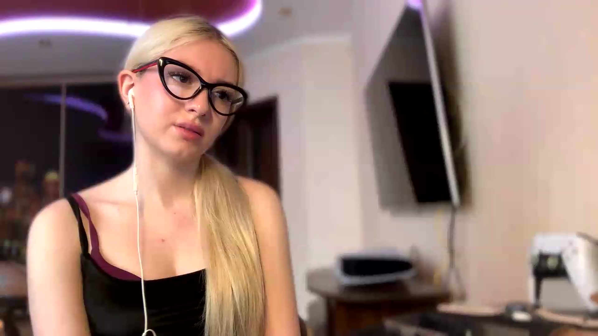 Gallery image thumbnail from SyndyRein's myfreecams stream on, 05/13/2026, 09:03 image 8 of 20