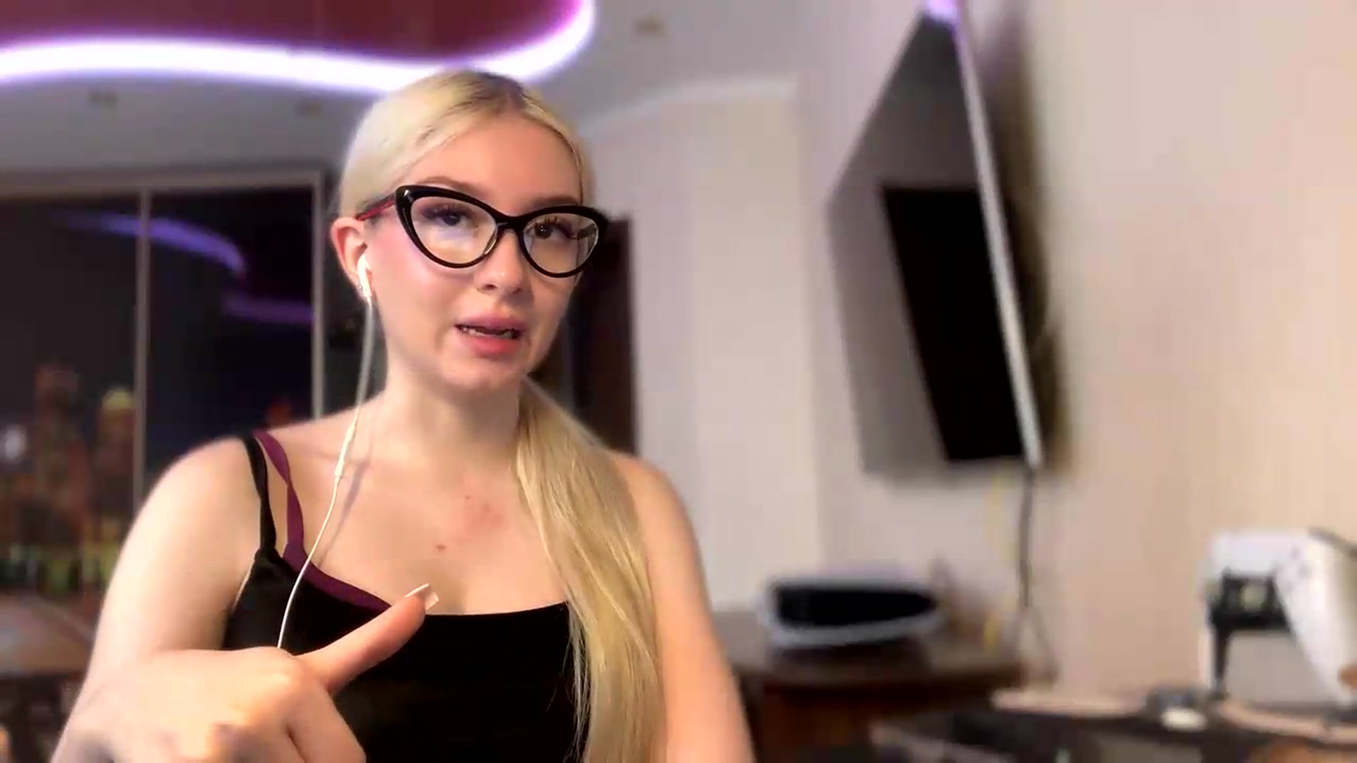 Gallery image thumbnail from SyndyRein's myfreecams stream on, 05/13/2026, 09:03 image 3 of 20