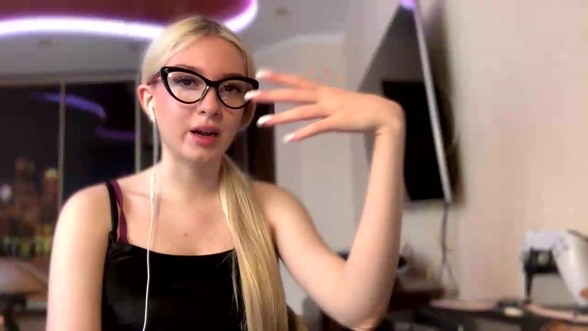 Gallery image thumbnail from SyndyRein's myfreecams stream on, 05/13/2026, 09:03 image 14 of 20
