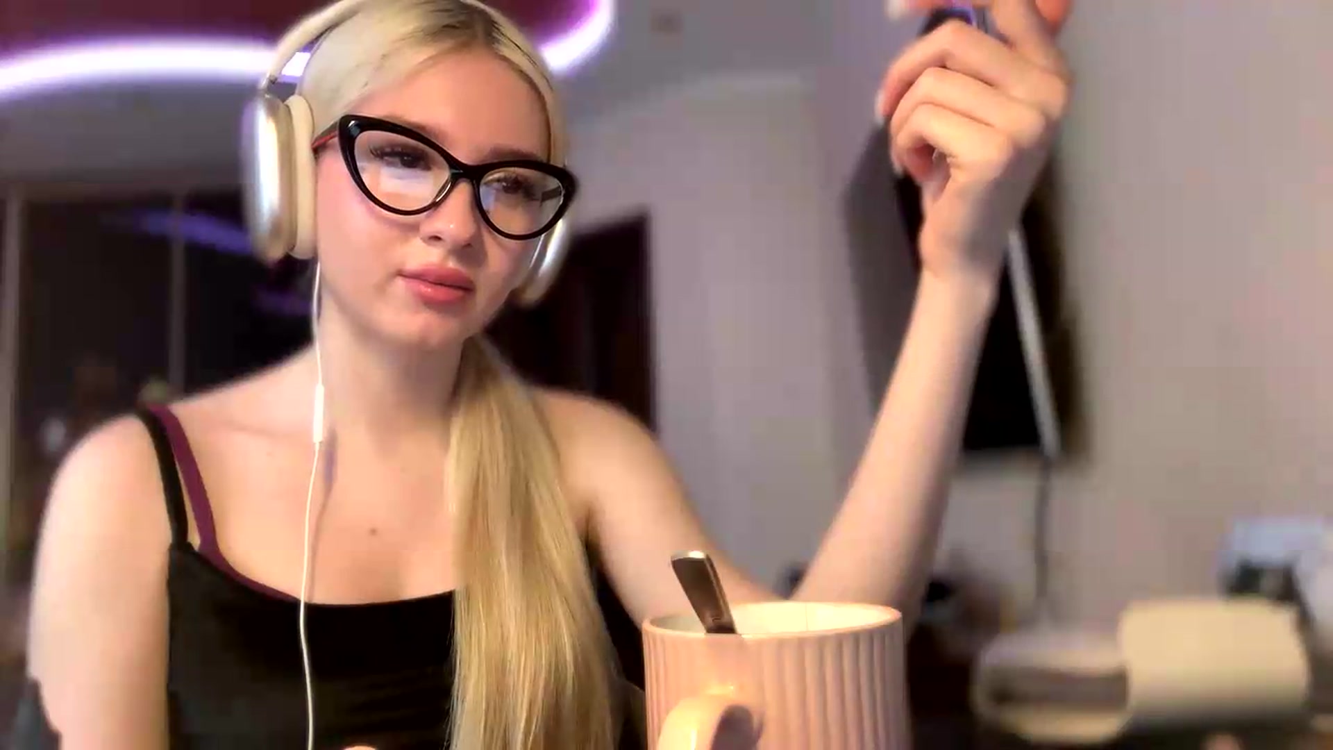 Gallery image thumbnail from SyndyRein's myfreecams stream on, 05/13/2026, 10:22 image 3 of 20