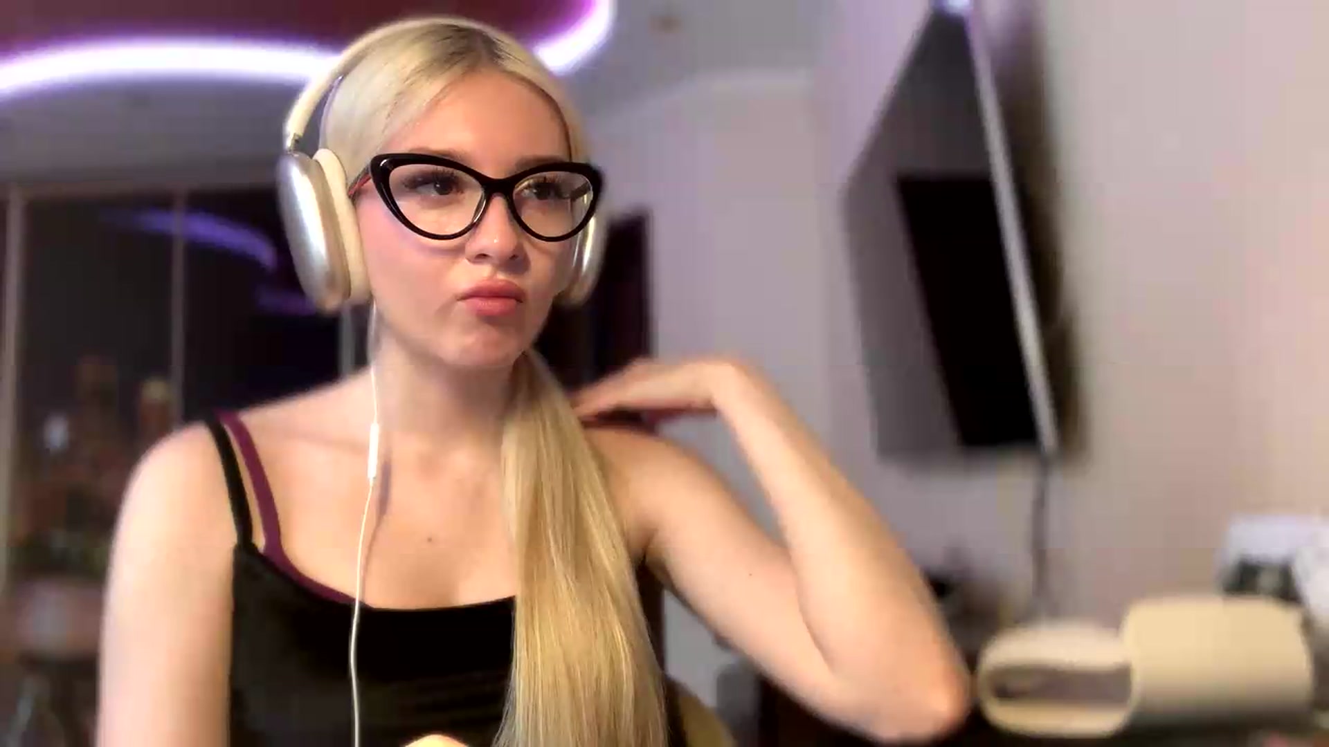 Gallery image thumbnail from SyndyRein's myfreecams stream on, 05/13/2026, 10:22 image 7 of 20