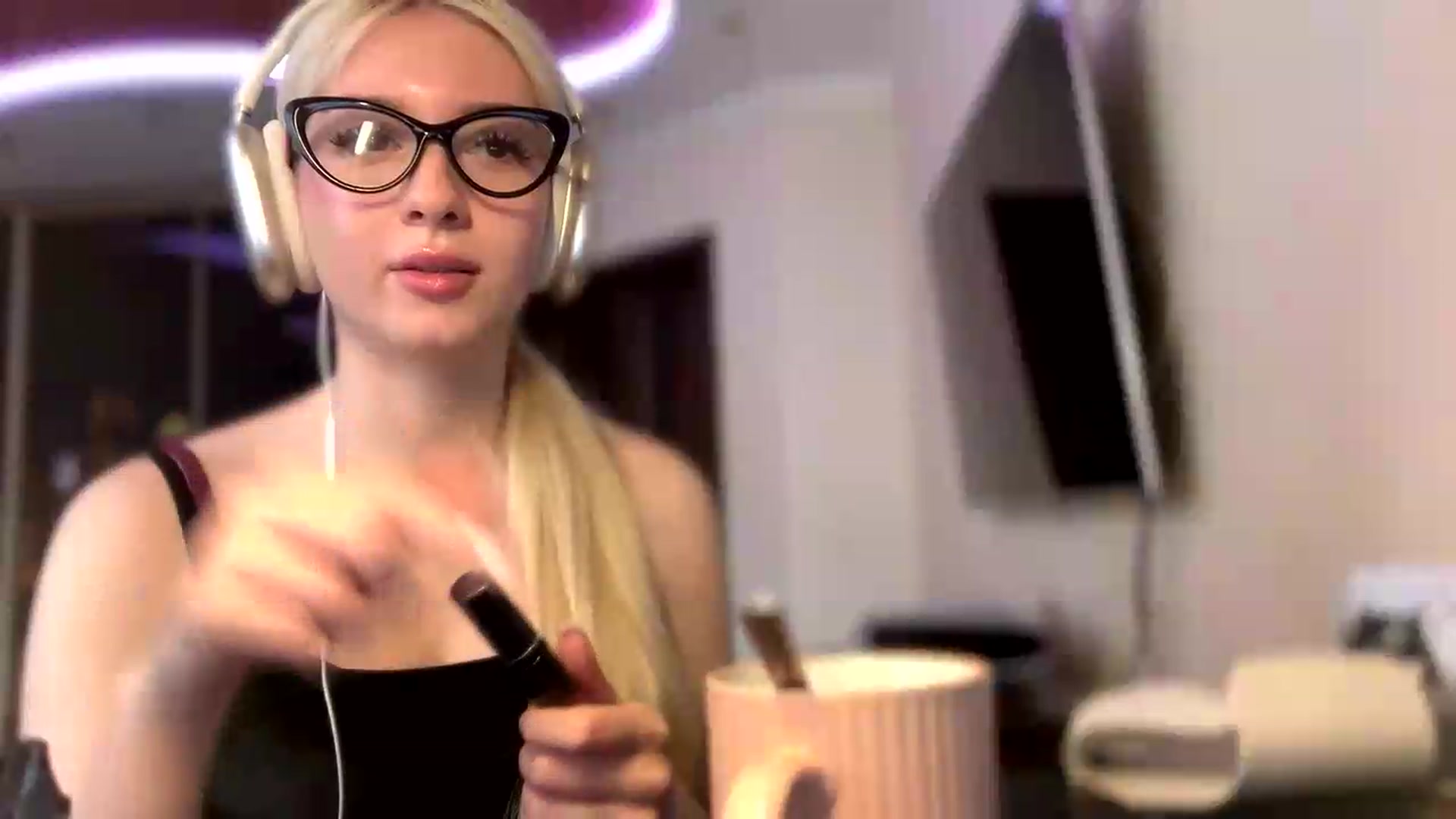 Gallery image thumbnail from SyndyRein's myfreecams stream on, 05/13/2026, 10:22 image 2 of 20