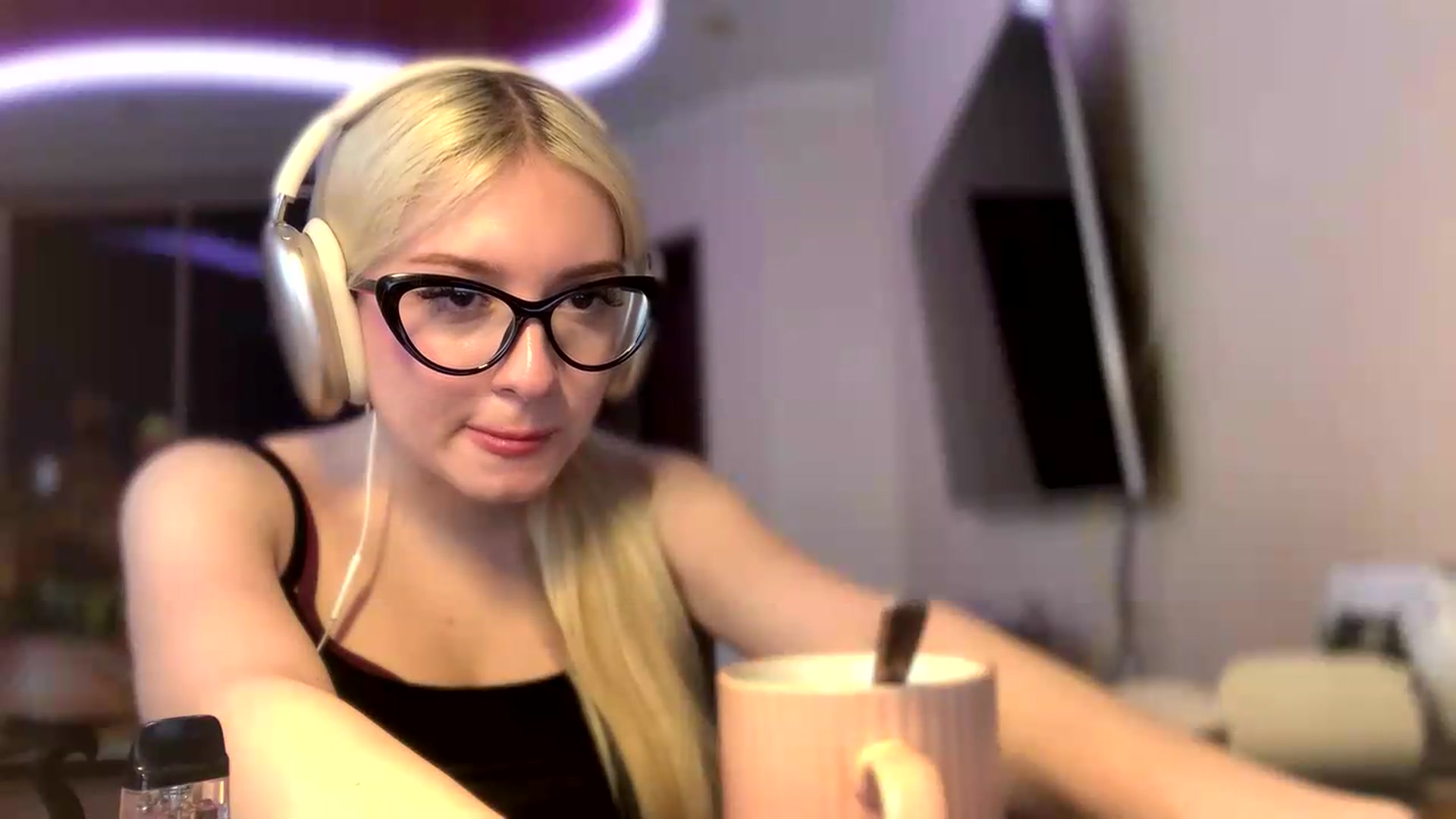 Gallery image thumbnail from SyndyRein's myfreecams stream on, 05/13/2026, 10:22 image 19 of 20