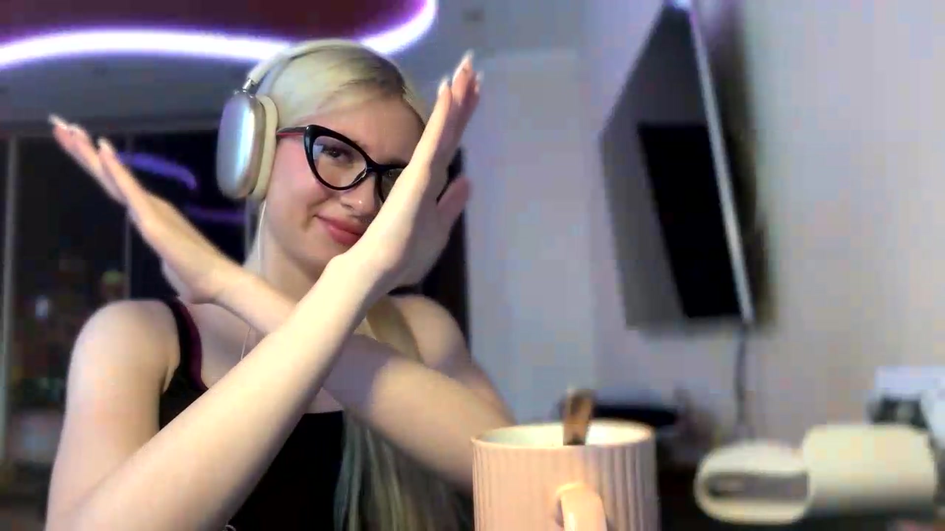 Gallery image thumbnail from SyndyRein's myfreecams stream on, 05/13/2026, 10:22 image 16 of 20
