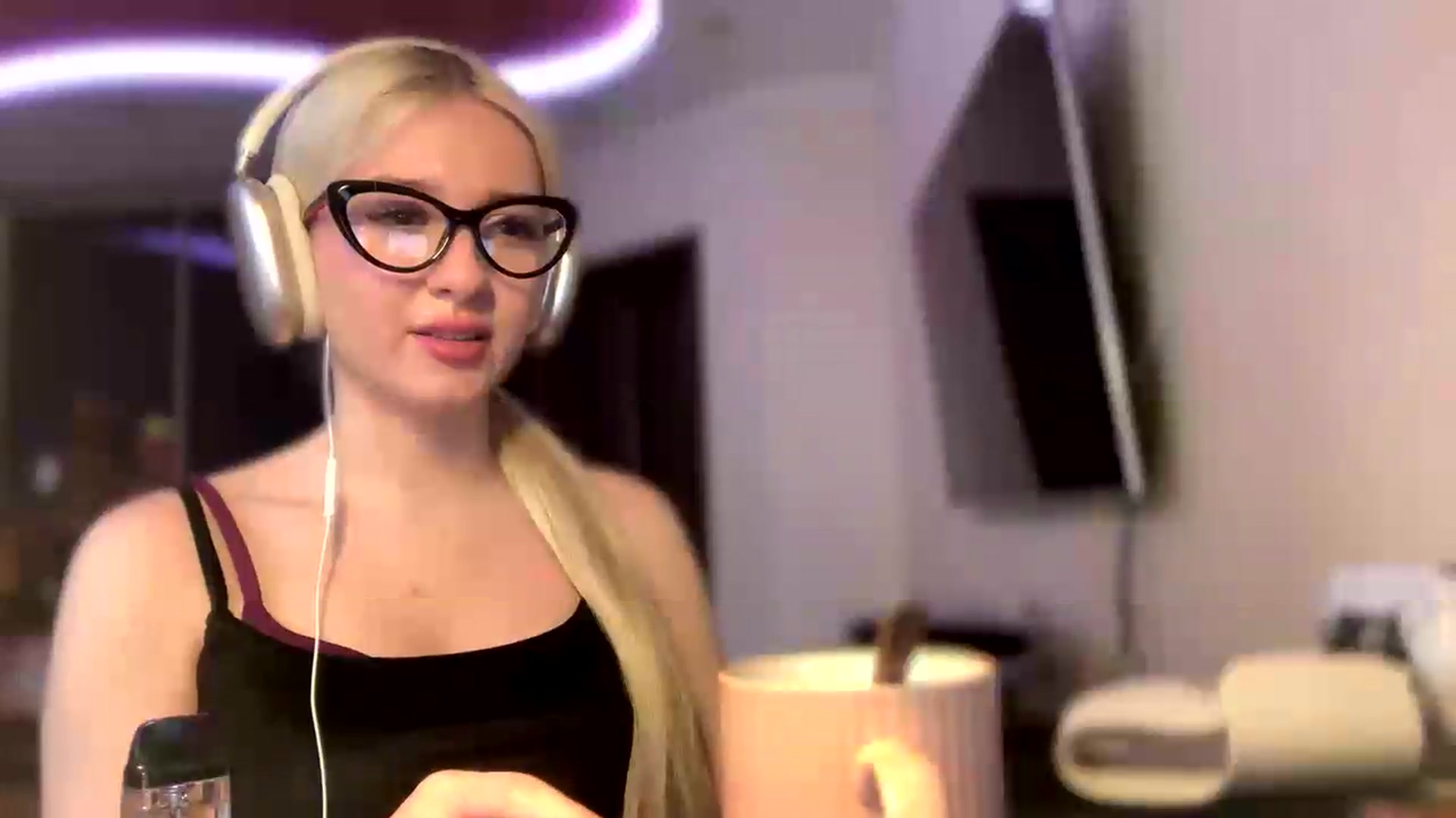 Gallery image thumbnail from SyndyRein's myfreecams stream on, 05/13/2026, 10:22 image 20 of 20
