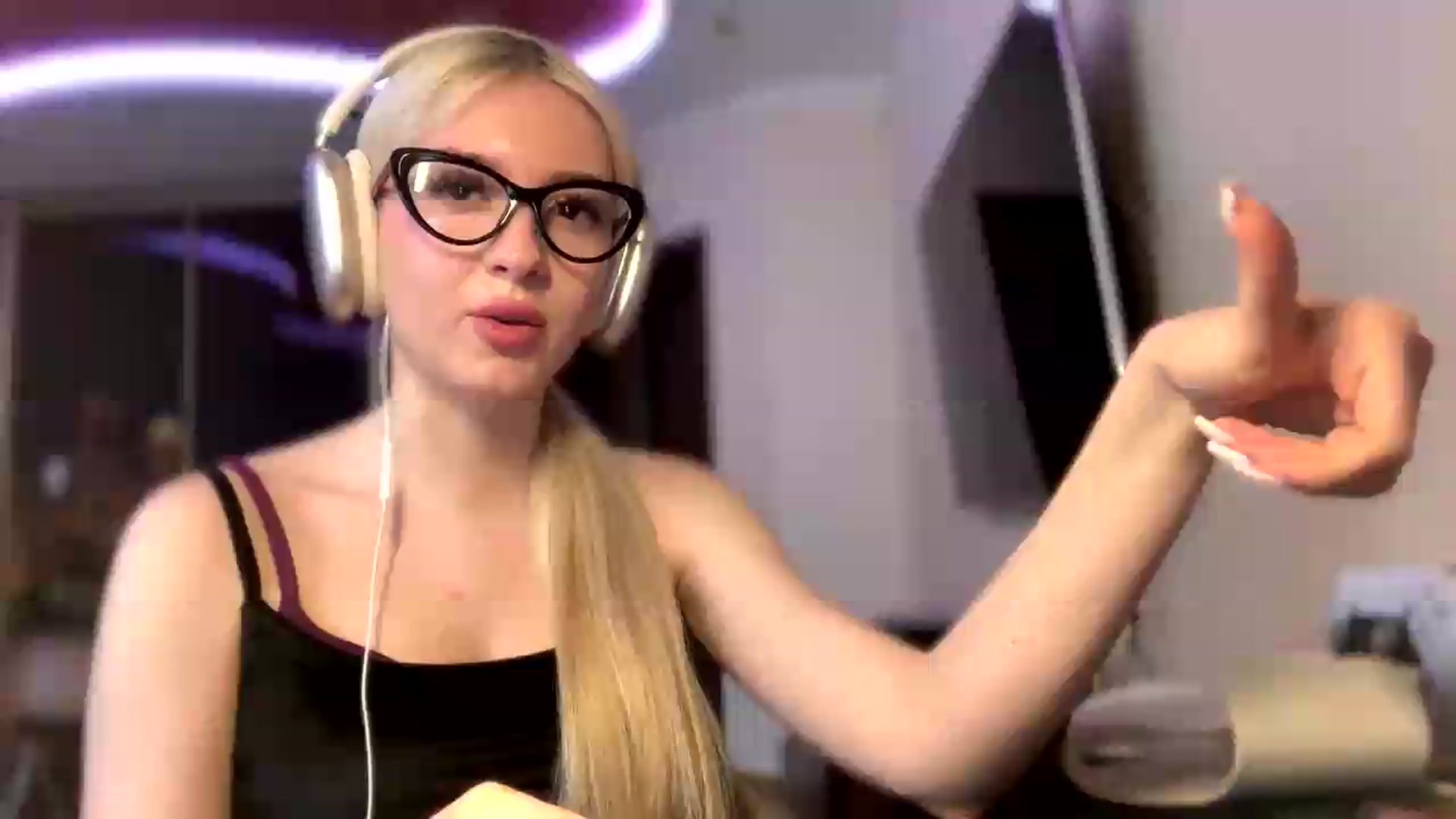 Gallery image thumbnail from SyndyRein's myfreecams stream on, 05/13/2026, 10:22 image 11 of 20