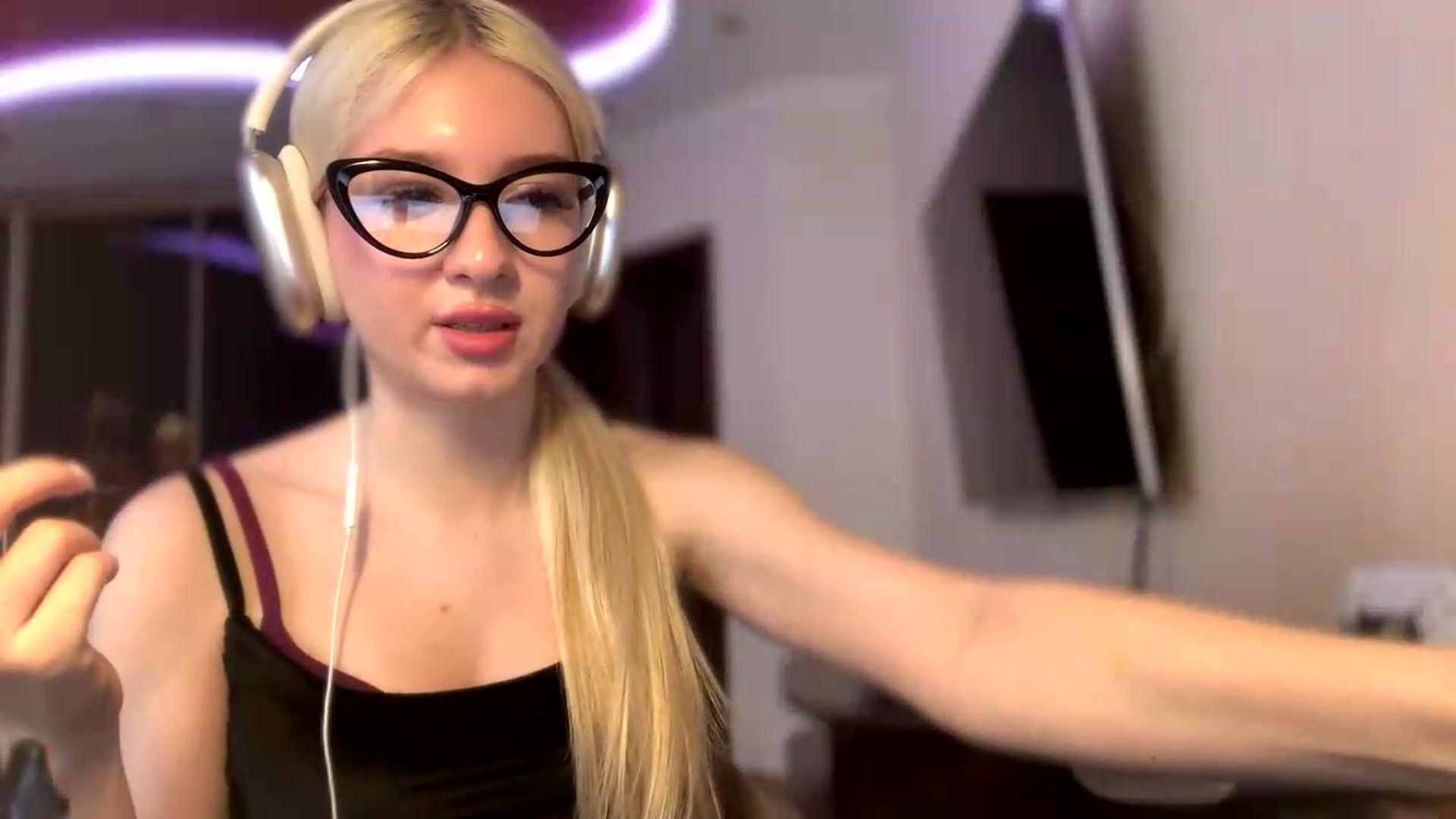 Gallery image thumbnail from SyndyRein's myfreecams stream on, 05/13/2026, 10:22 image 10 of 20