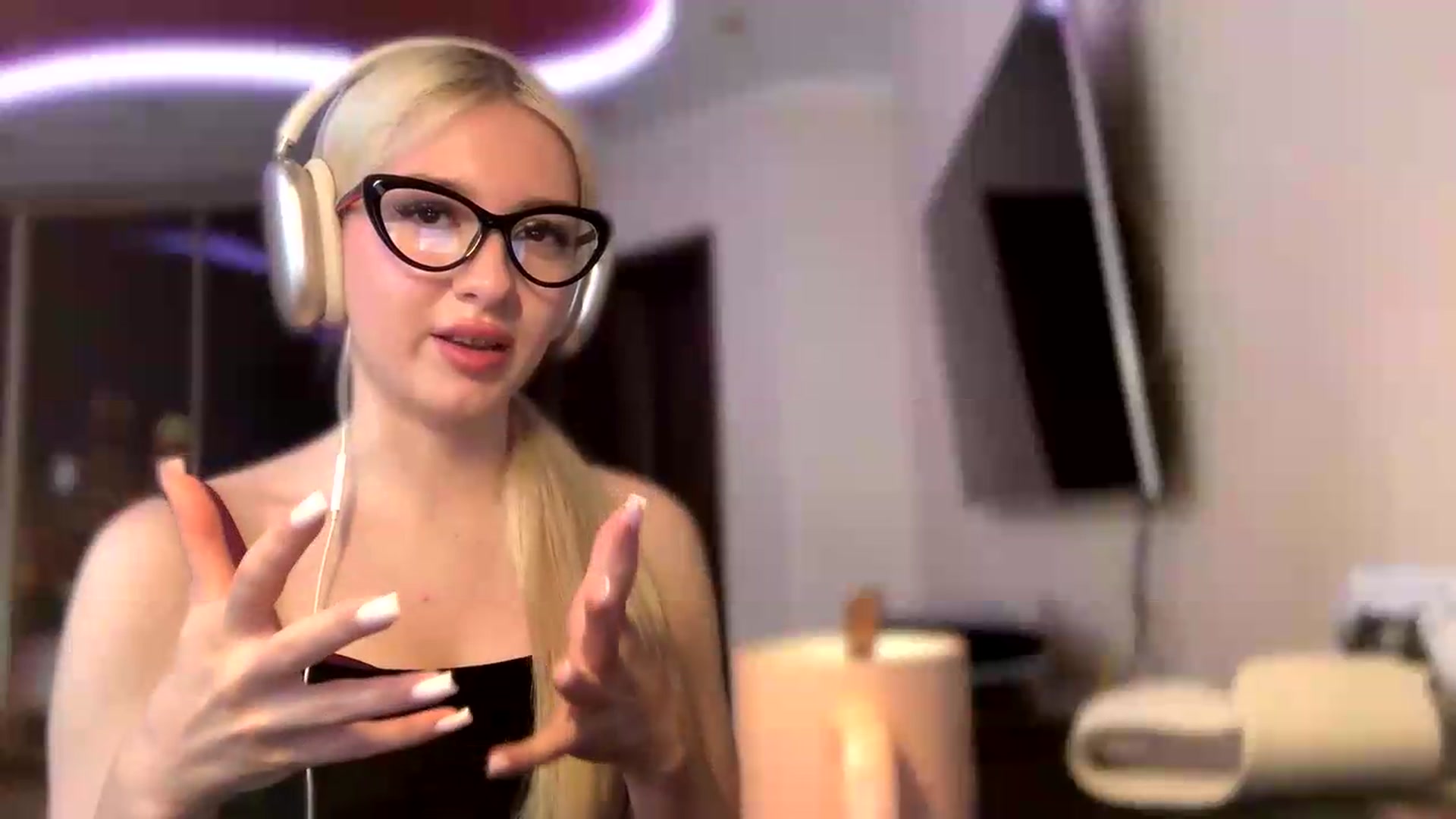 Gallery image thumbnail from SyndyRein's myfreecams stream on, 05/13/2026, 10:22 image 15 of 20
