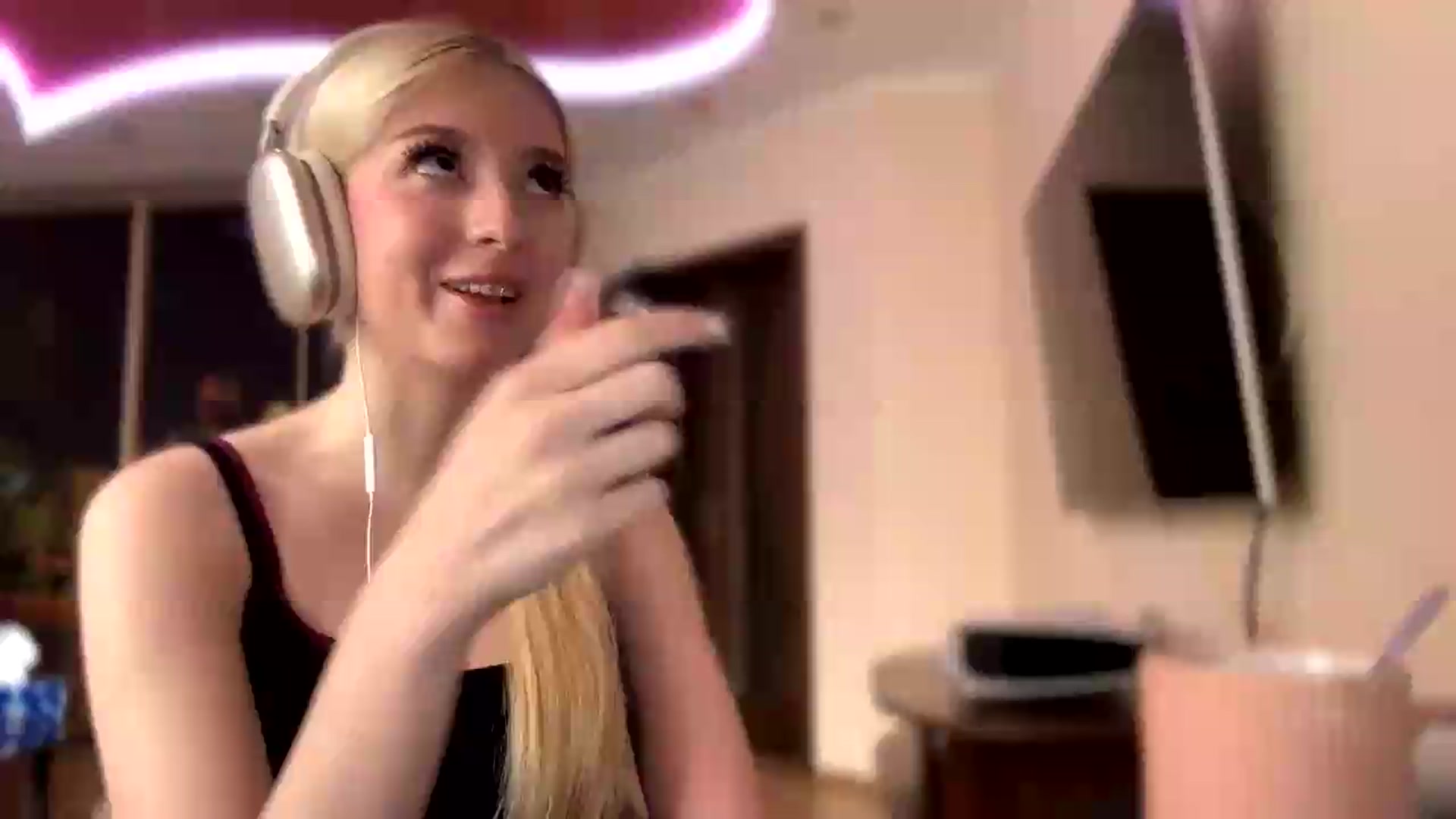 Gallery image thumbnail from SyndyRein's myfreecams stream on, 05/13/2026, 12:01 image 18 of 20