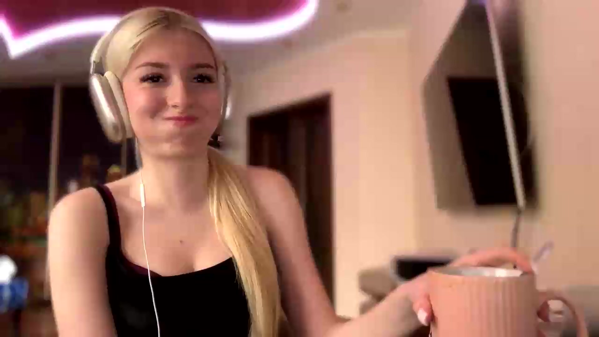 Gallery image thumbnail from SyndyRein's myfreecams stream on, 05/13/2026, 12:01 image 15 of 20
