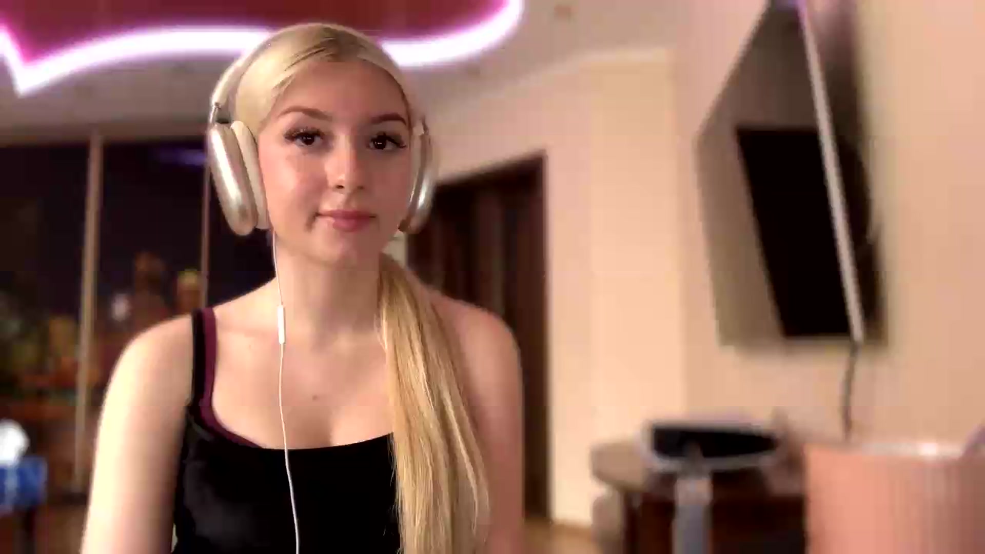 Gallery image thumbnail from SyndyRein's myfreecams stream on, 05/13/2026, 12:01 image 8 of 20