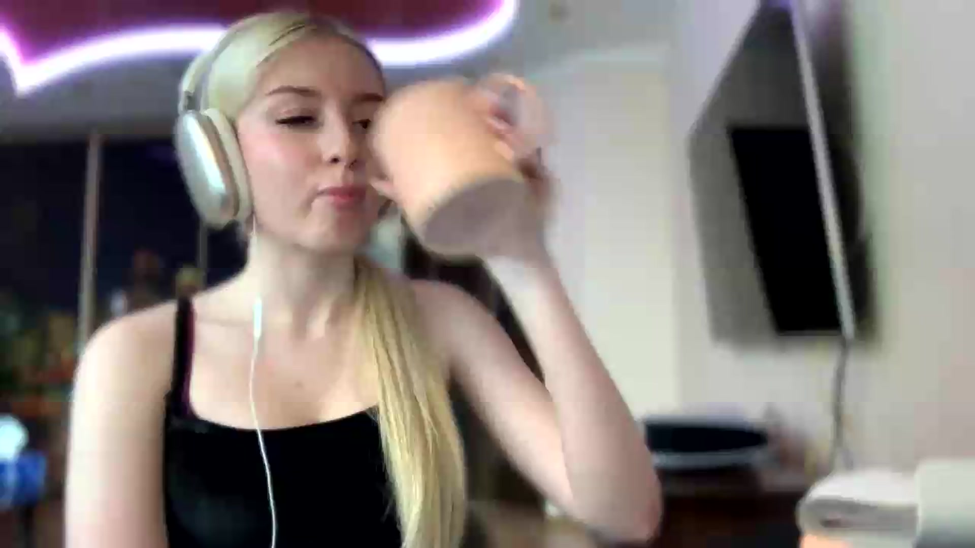 Gallery image thumbnail from SyndyRein's myfreecams stream on, 05/13/2026, 12:01 image 2 of 20