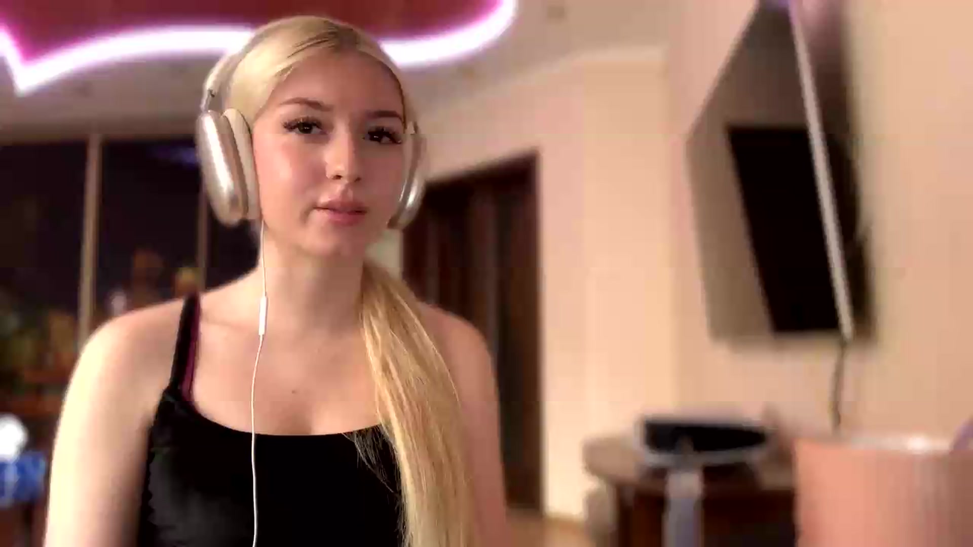 Gallery image thumbnail from SyndyRein's myfreecams stream on, 05/13/2026, 12:01 image 5 of 20