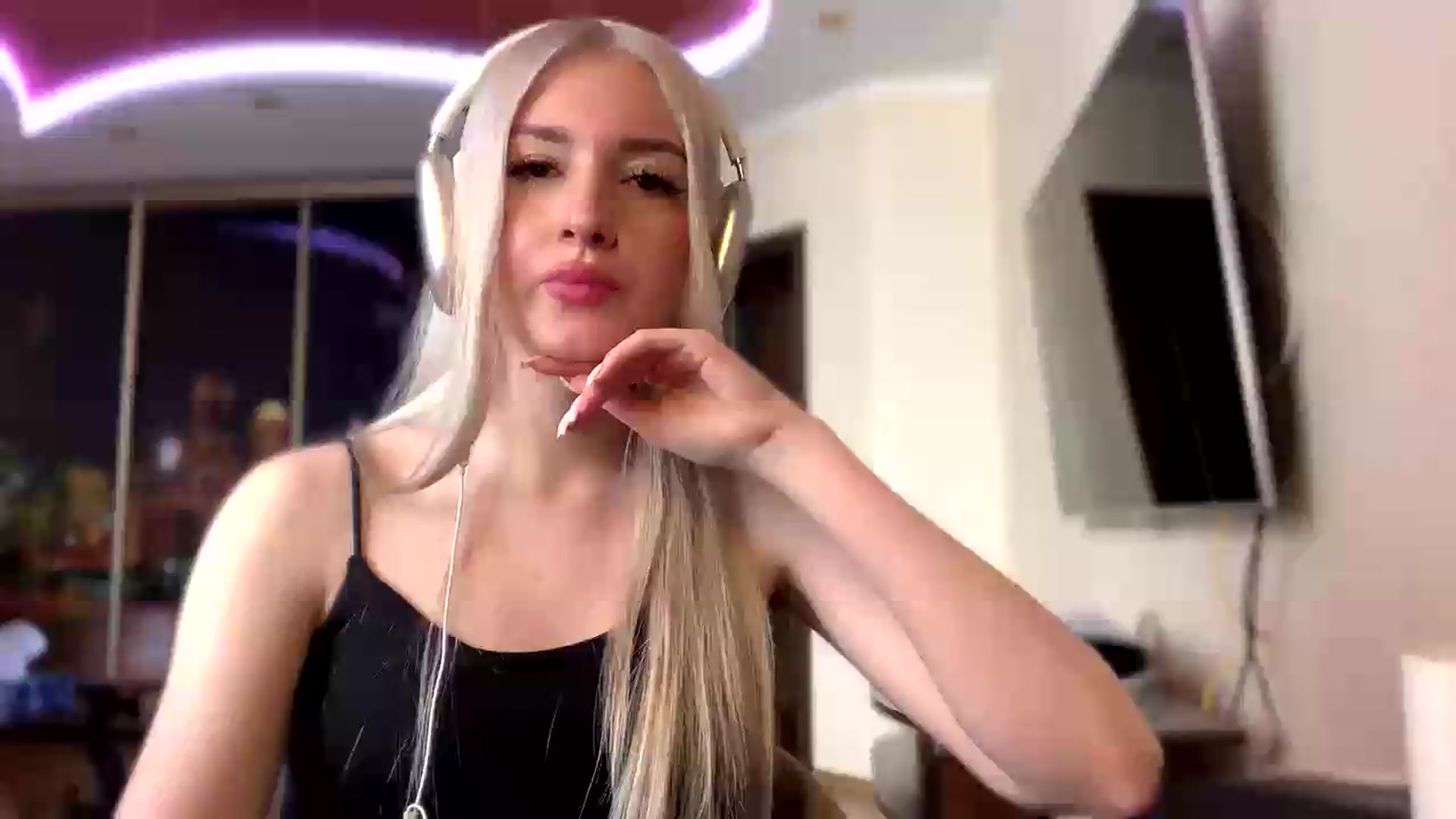 Gallery image thumbnail from SyndyRein's myfreecams stream on, 05/14/2026, 11:39 image 13 of 20