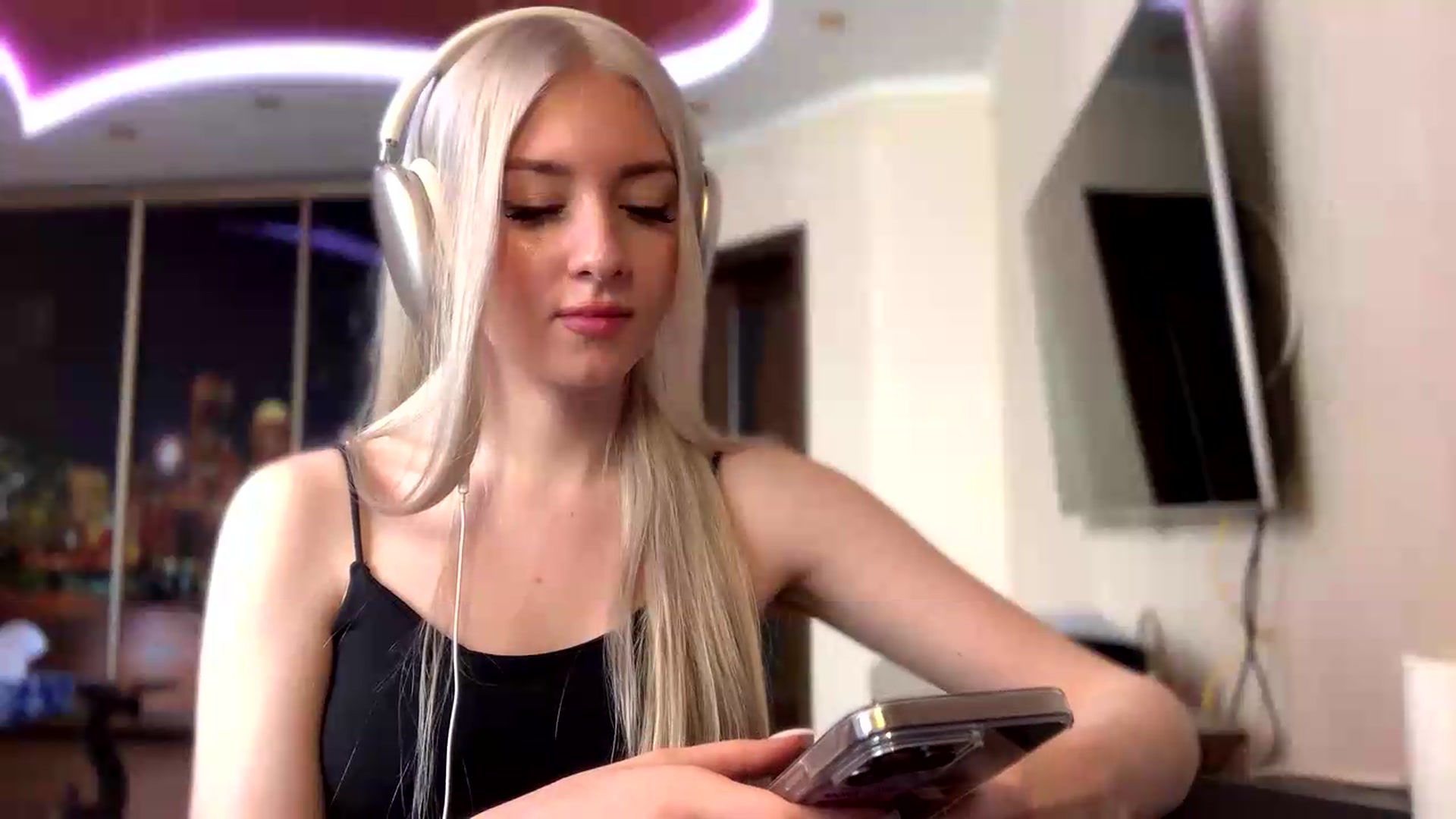 Gallery image thumbnail from SyndyRein's myfreecams stream on, 05/14/2026, 11:39 image 12 of 20