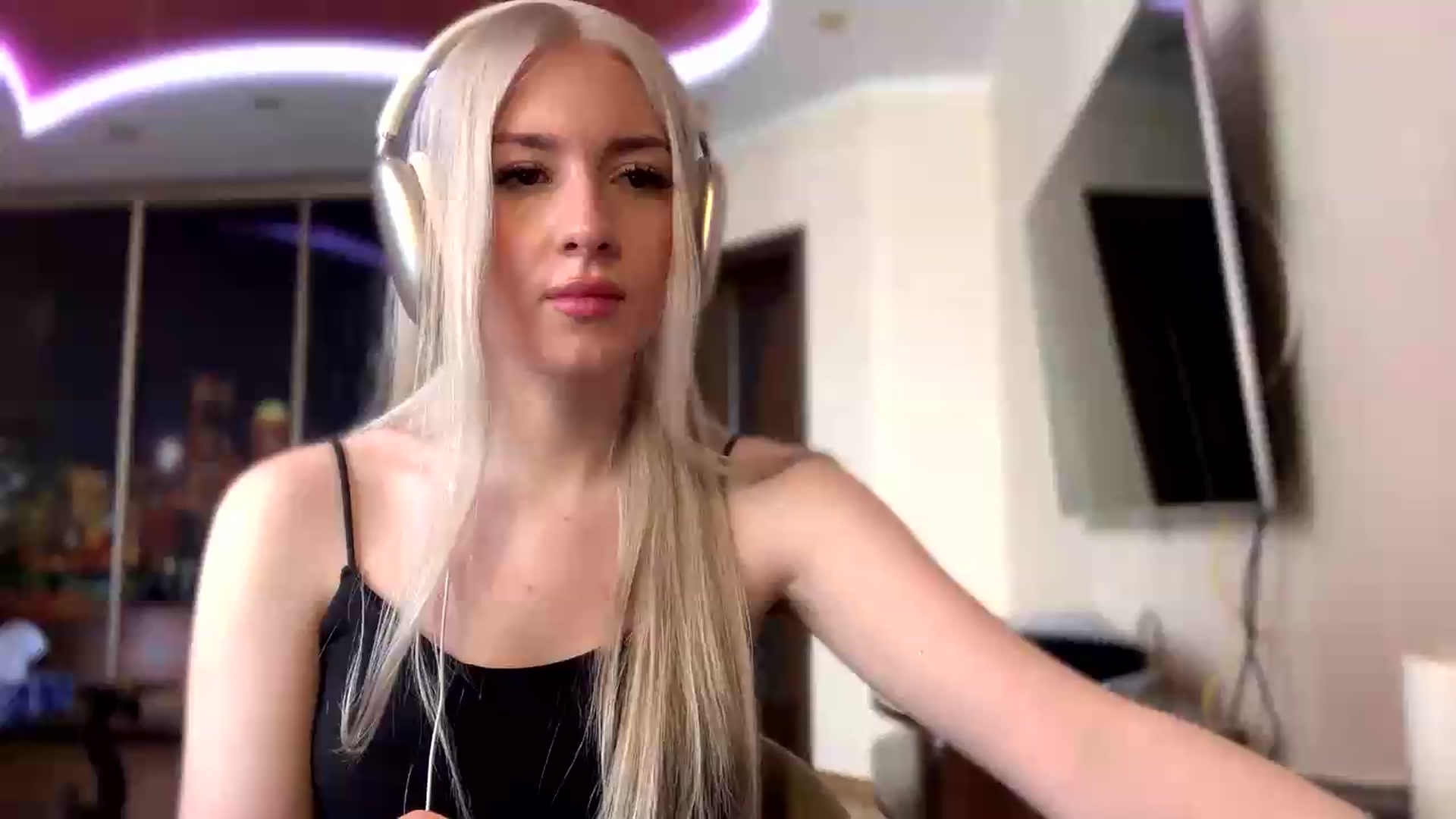 Gallery image thumbnail from SyndyRein's myfreecams stream on, 05/14/2026, 11:39 image 15 of 20
