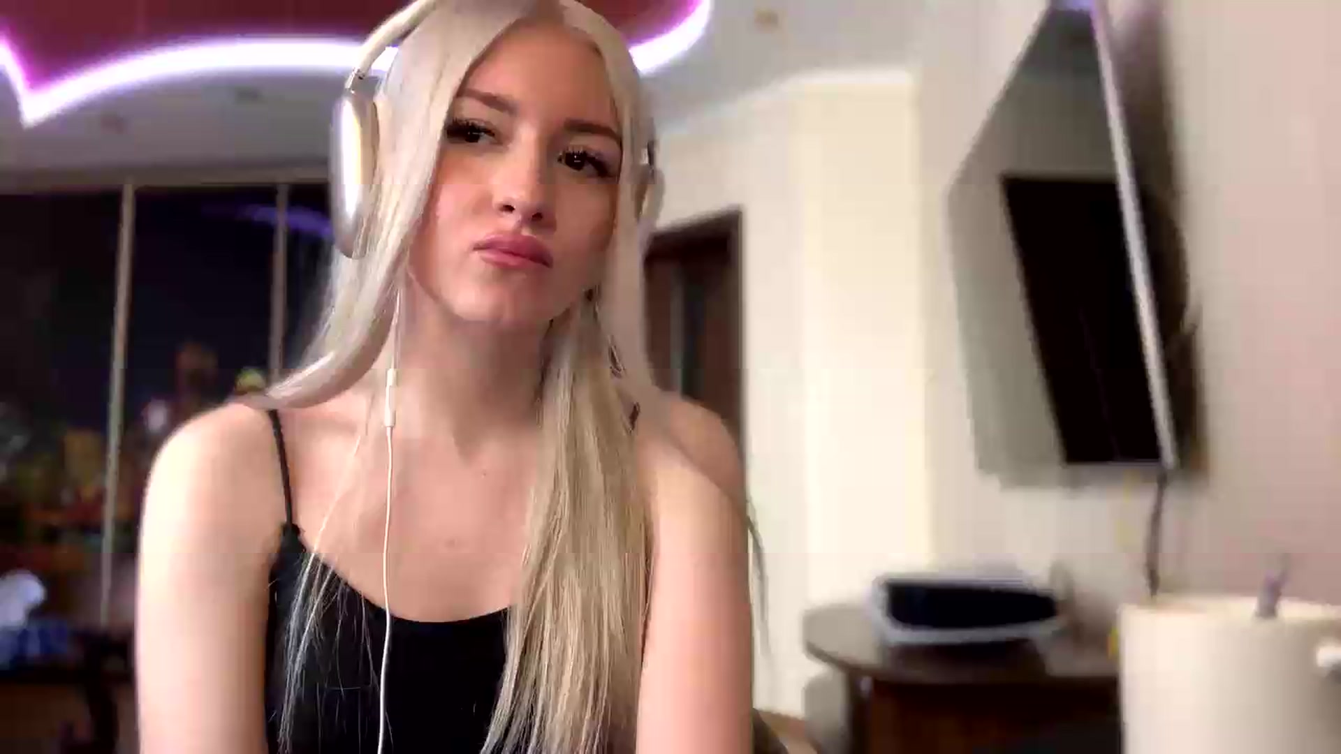 Gallery image thumbnail from SyndyRein's myfreecams stream on, 05/14/2026, 11:39 image 3 of 20