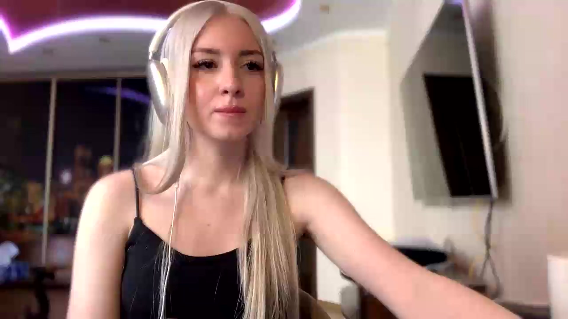 Gallery image thumbnail from SyndyRein's myfreecams stream on, 05/14/2026, 11:39 image 11 of 20