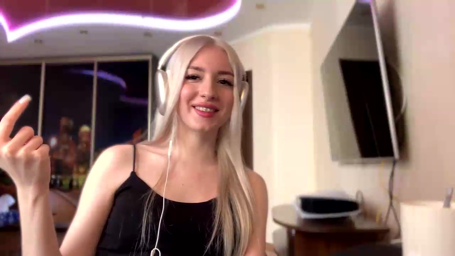 Gallery image thumbnail from SyndyRein's myfreecams stream on, 05/14/2026, 11:39 image 8 of 20