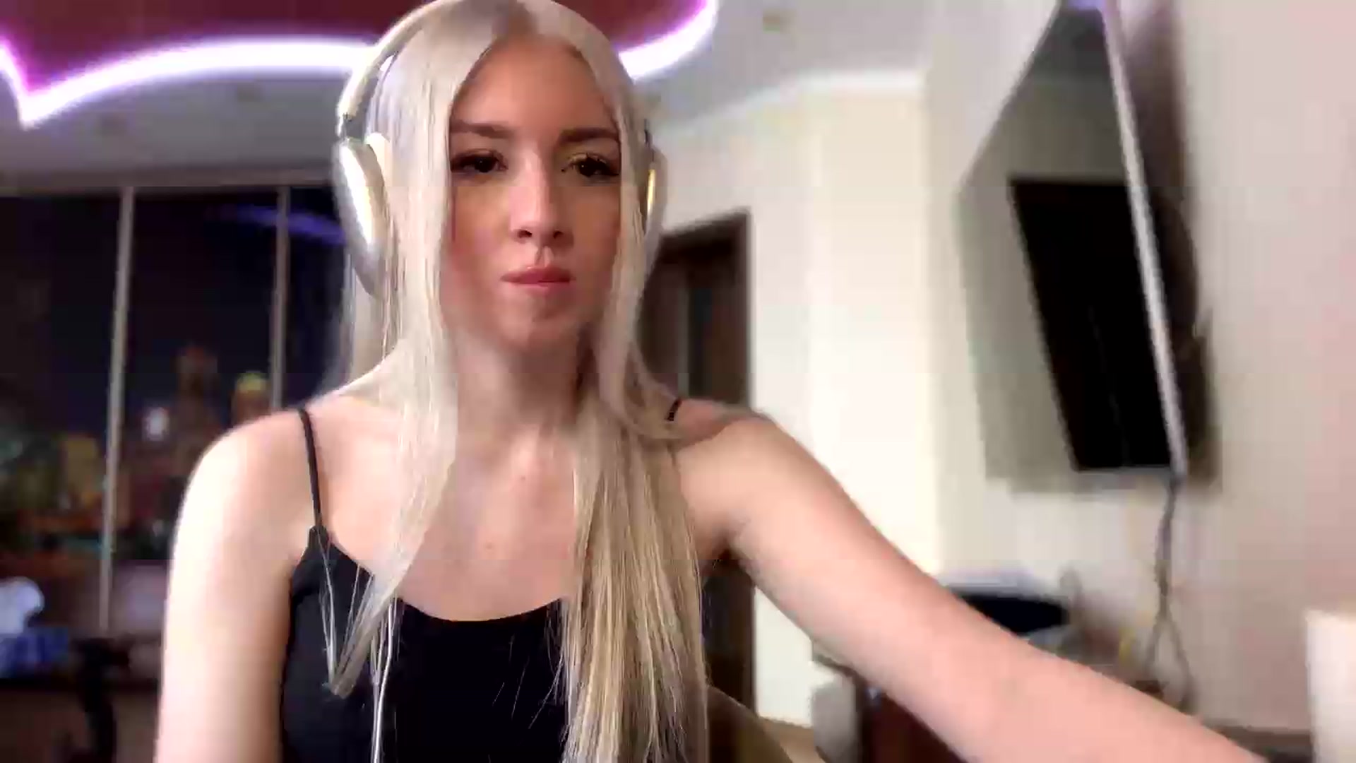 Gallery image thumbnail from SyndyRein's myfreecams stream on, 05/14/2026, 11:39 image 14 of 20