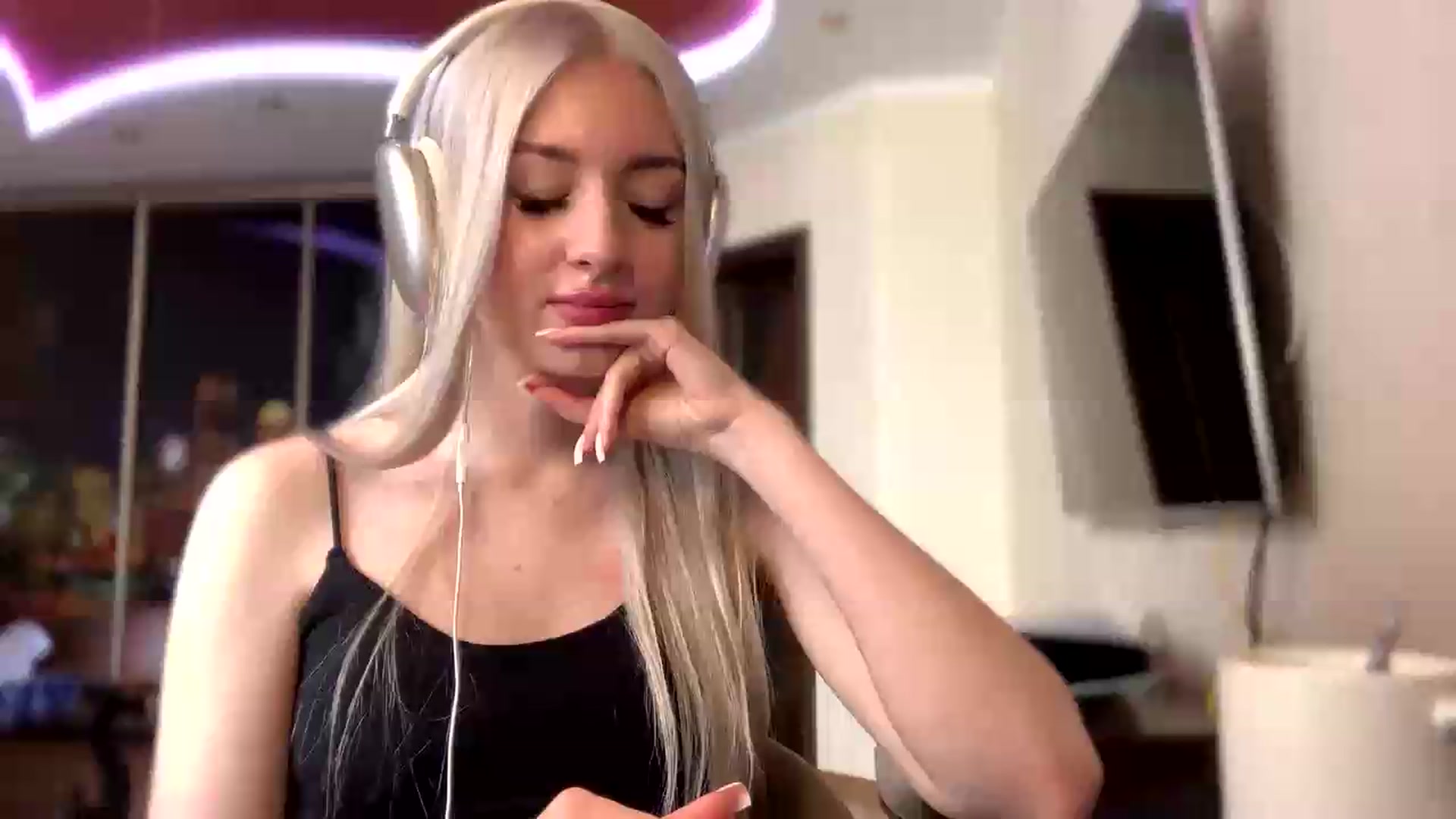Gallery image thumbnail from SyndyRein's myfreecams stream on, 05/14/2026, 11:39 image 2 of 20
