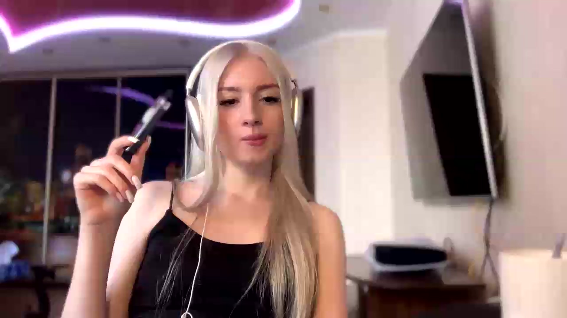 Gallery image thumbnail from SyndyRein's myfreecams stream on, 05/14/2026, 11:39 image 7 of 20