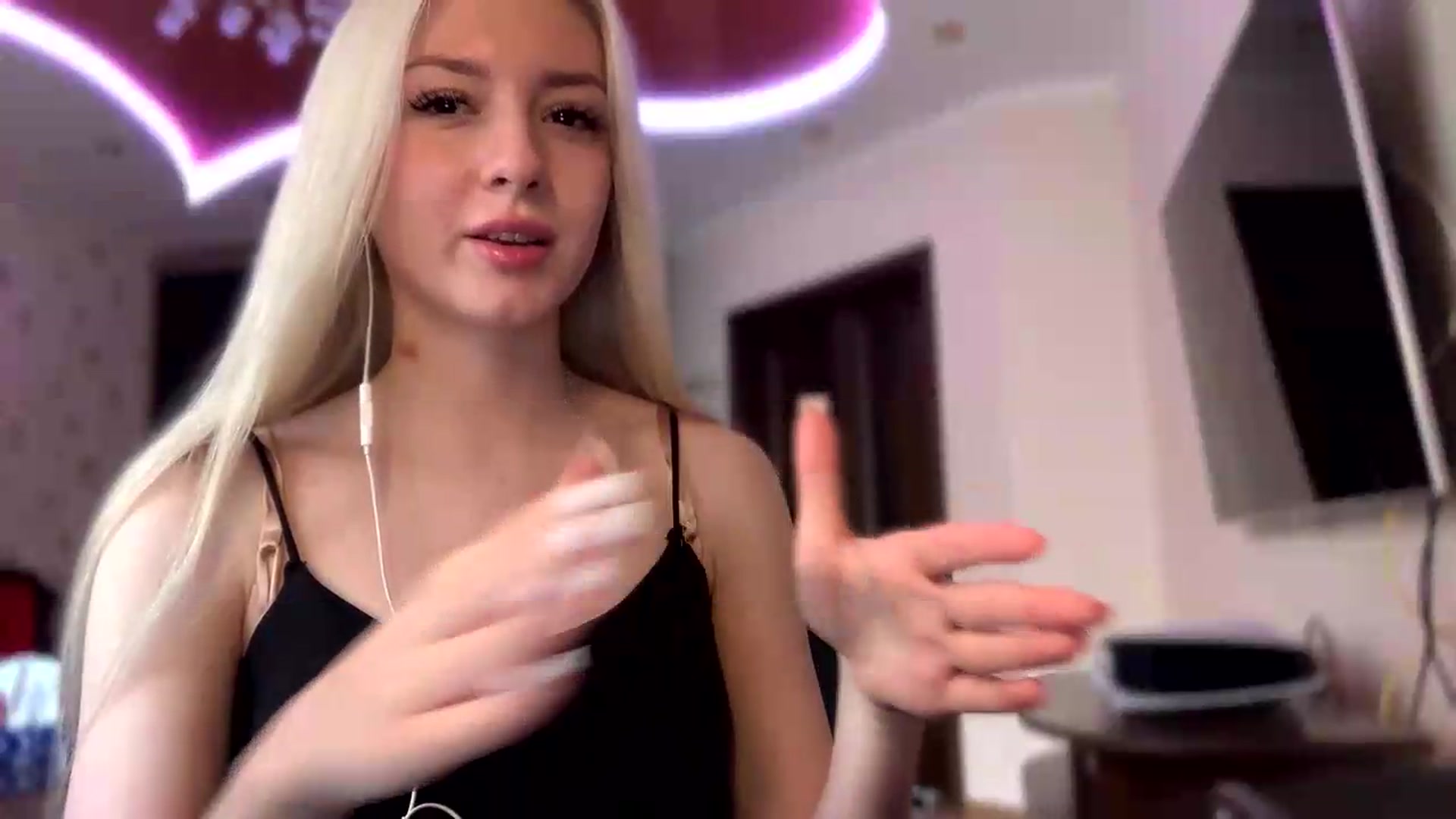 Gallery image thumbnail from SyndyRein's myfreecams stream on, 05/18/2026, 09:36 image 2 of 20