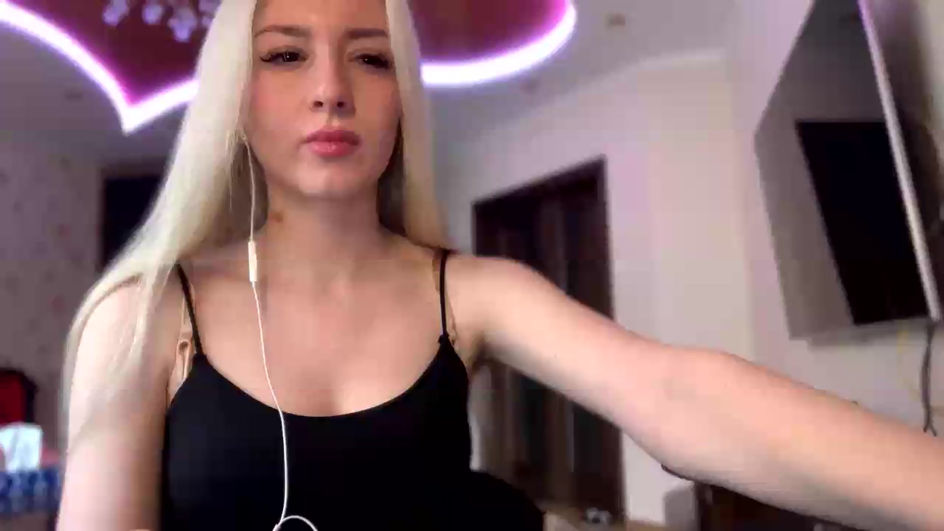Gallery image thumbnail from SyndyRein's myfreecams stream on, 05/18/2026, 09:36 image 1 of 20