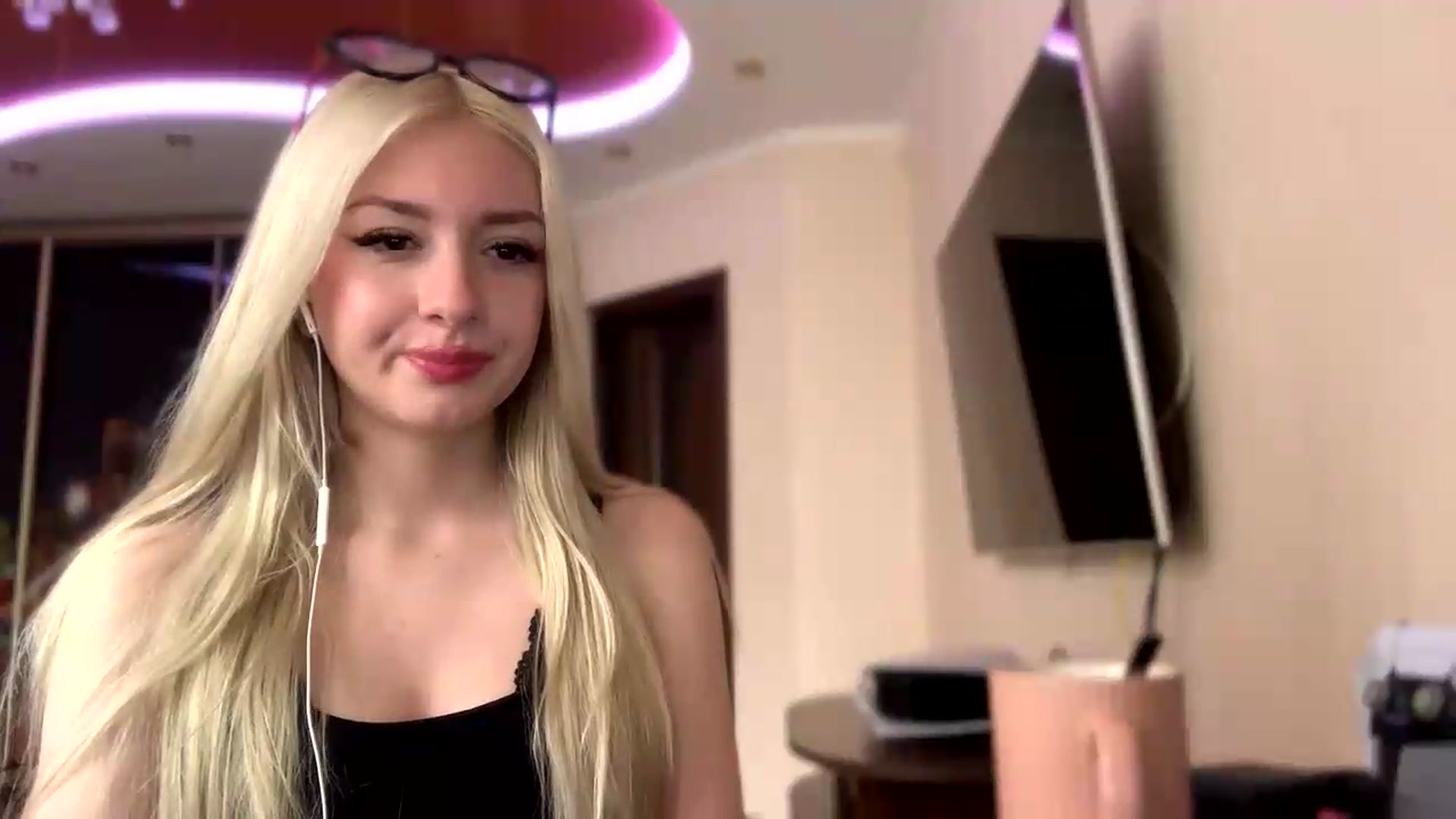 Gallery image thumbnail from SyndyRein's myfreecams stream on, 05/18/2026, 11:28 image 13 of 20