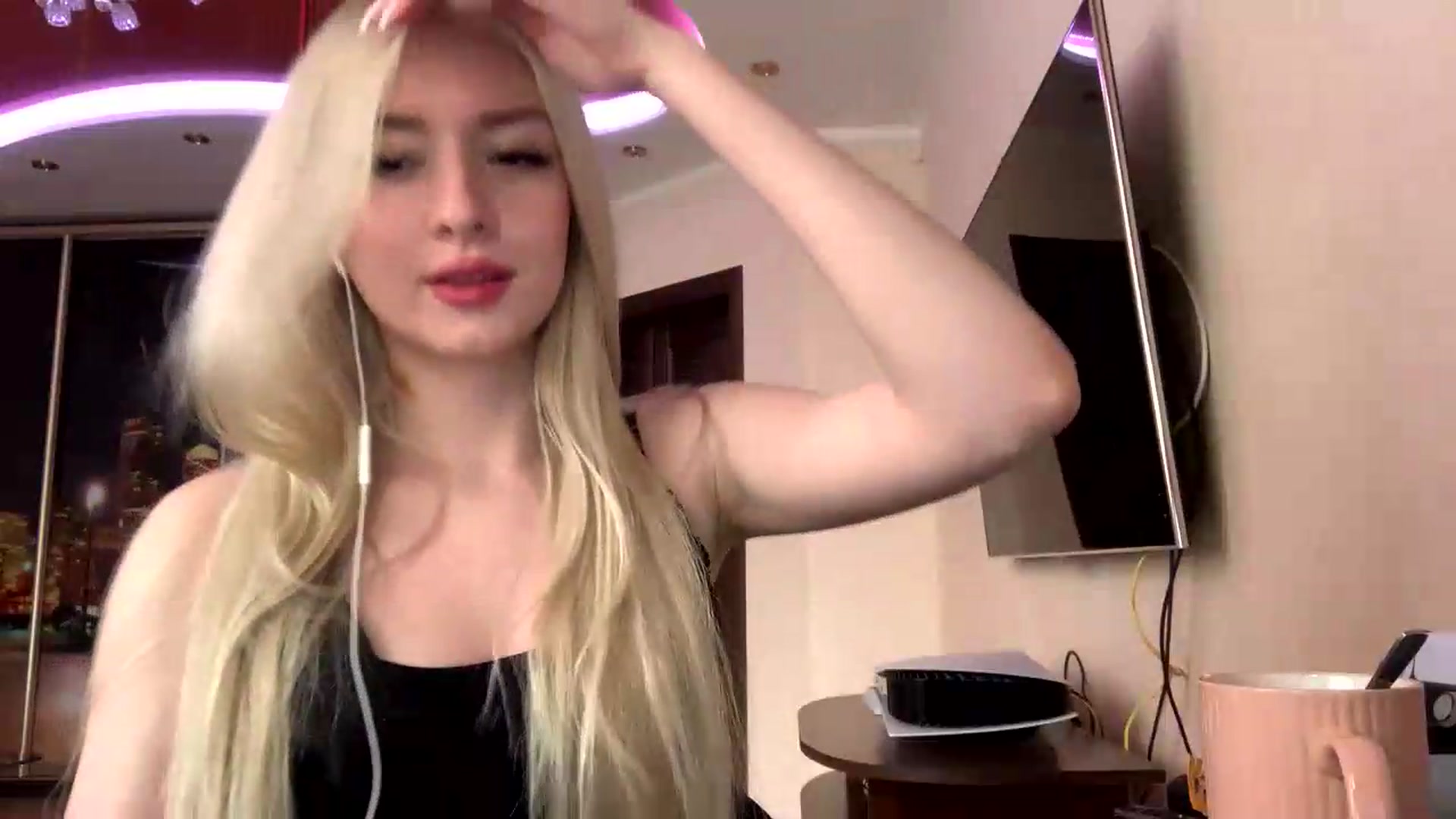 Gallery image thumbnail from SyndyRein's myfreecams stream on, 05/18/2026, 11:28 image 9 of 20