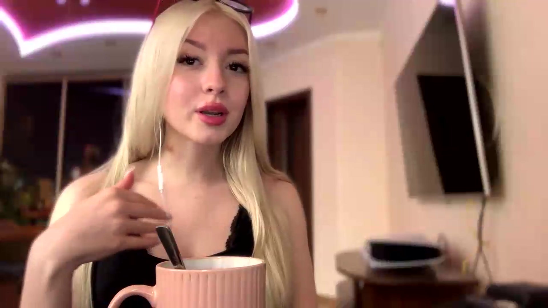 Gallery image thumbnail from SyndyRein's myfreecams stream on, 05/18/2026, 11:28 image 2 of 20