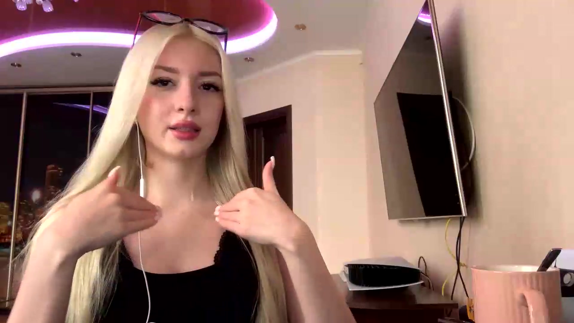 Gallery image thumbnail from SyndyRein's myfreecams stream on, 05/18/2026, 11:28 image 10 of 20