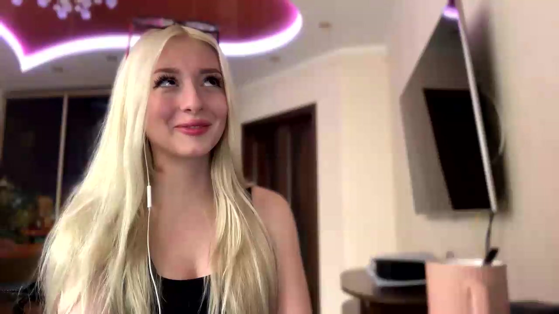 Gallery image thumbnail from SyndyRein's myfreecams stream on, 05/18/2026, 11:28 image 16 of 20