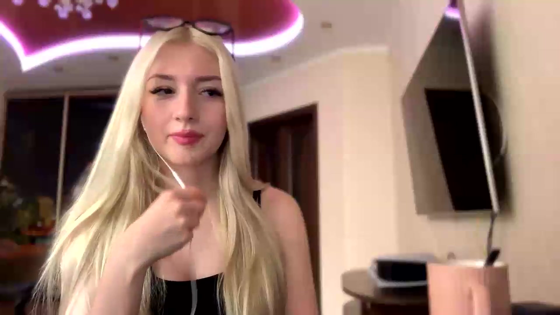 Gallery image thumbnail from SyndyRein's myfreecams stream on, 05/18/2026, 11:28 image 18 of 20