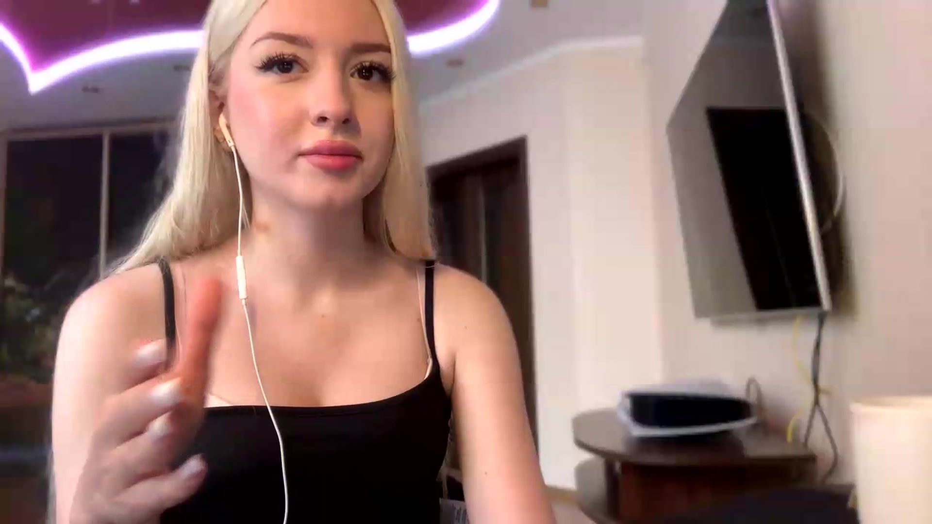 Gallery image thumbnail from SyndyRein's myfreecams stream on, 05/19/2026, 10:36 image 17 of 20
