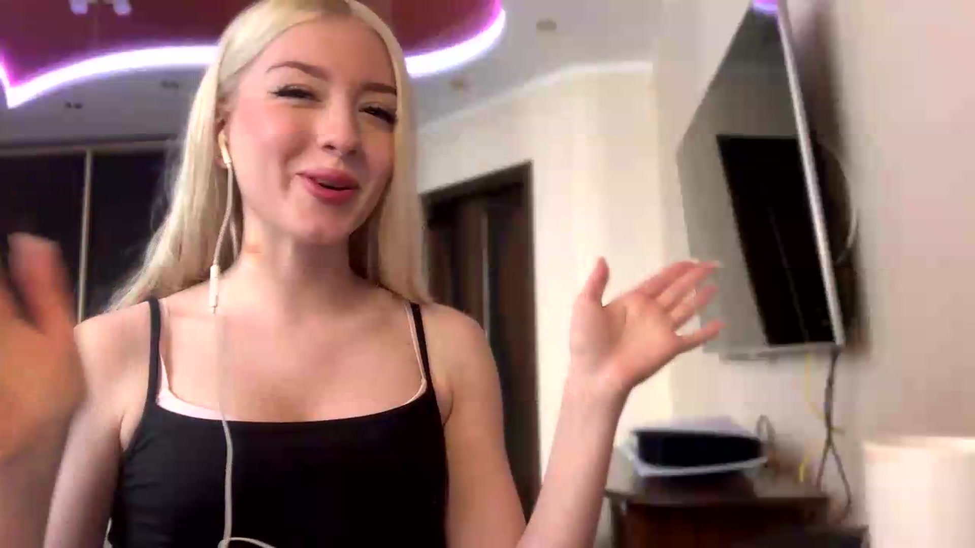 Gallery image thumbnail from SyndyRein's myfreecams stream on, 05/19/2026, 10:36 image 8 of 20