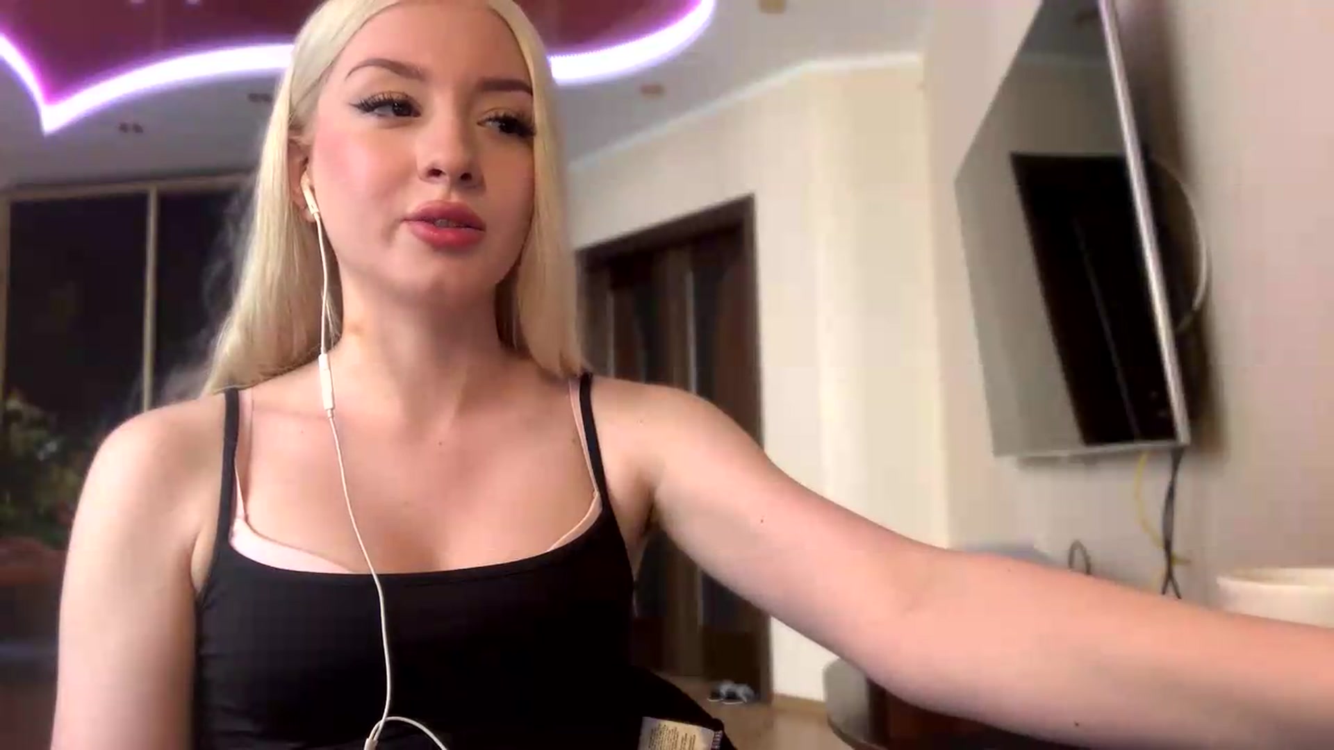 Gallery image thumbnail from SyndyRein's myfreecams stream on, 05/19/2026, 10:36 image 10 of 20