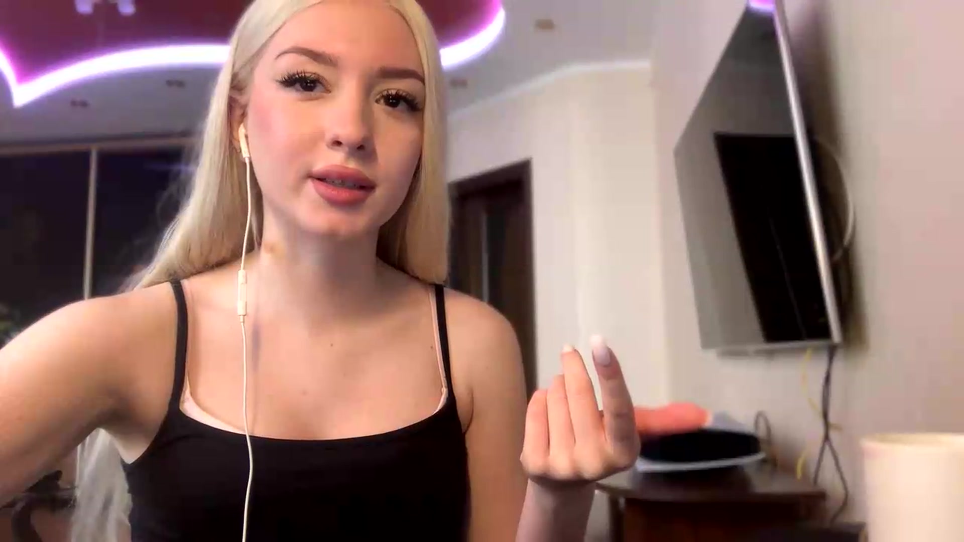 Gallery image thumbnail from SyndyRein's myfreecams stream on, 05/19/2026, 10:36 image 3 of 20