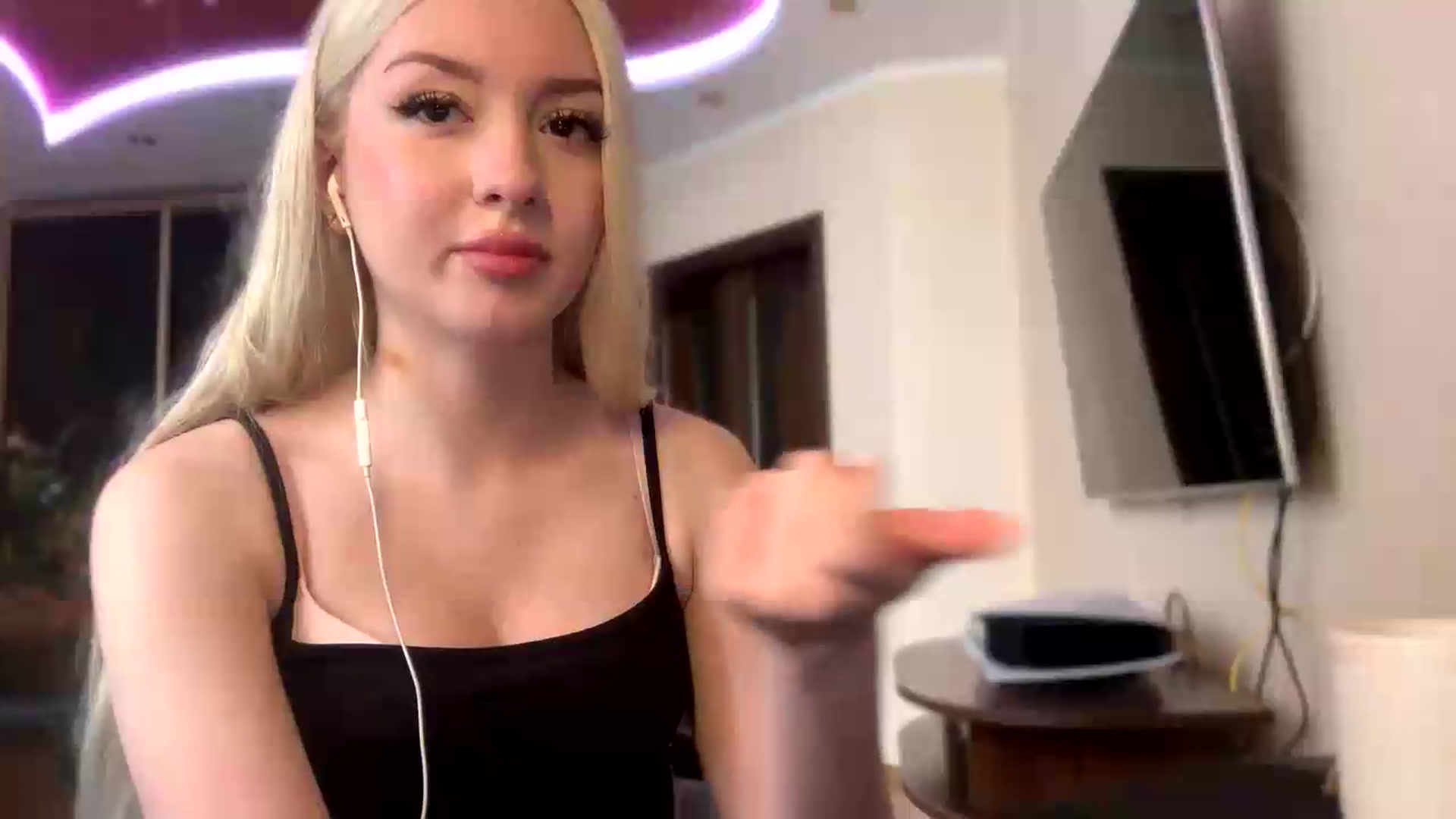 Gallery image thumbnail from SyndyRein's myfreecams stream on, 05/19/2026, 10:36 image 18 of 20