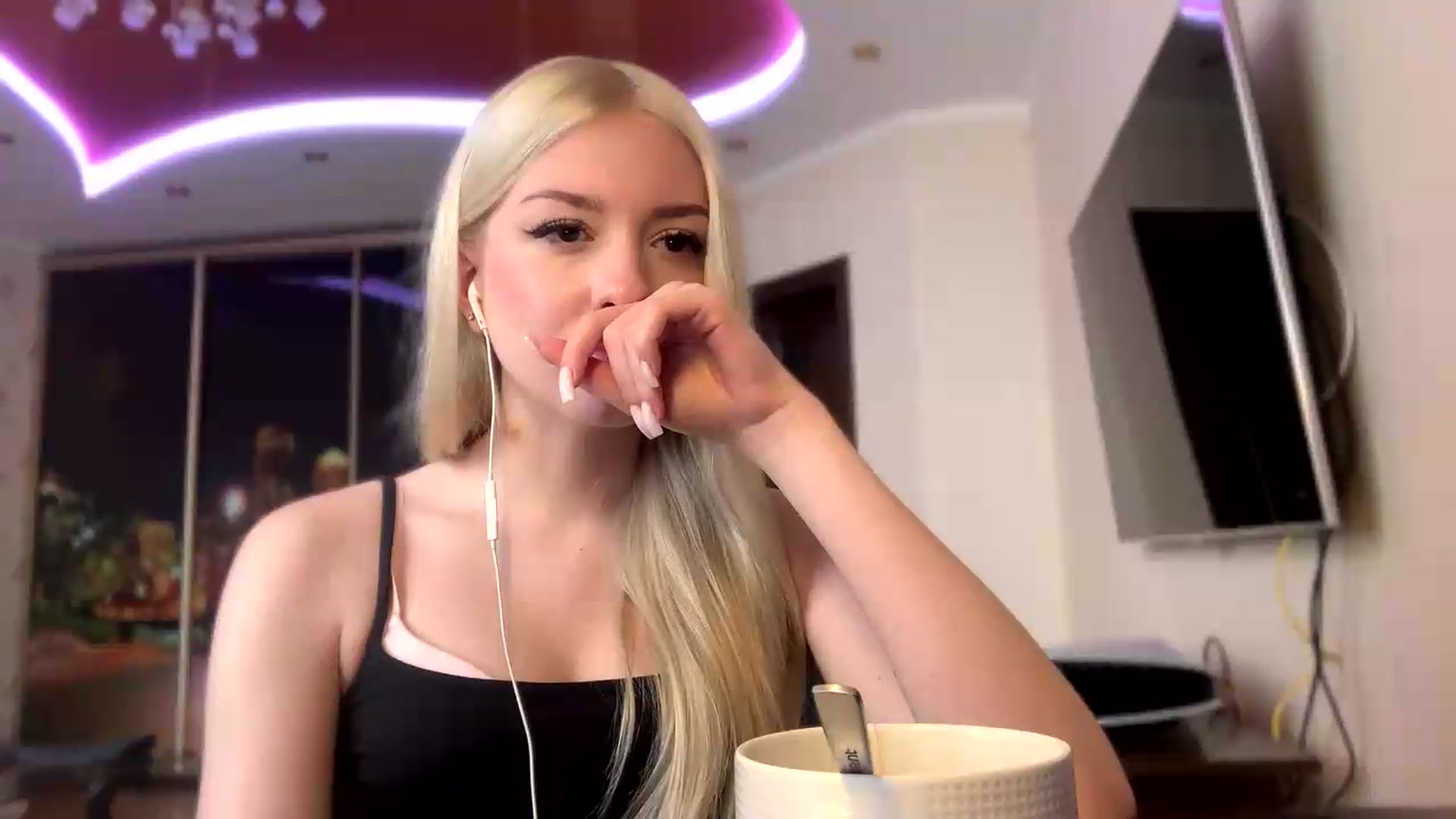 Gallery image thumbnail from SyndyRein's myfreecams stream on, 05/19/2026, 12:02 image 5 of 20