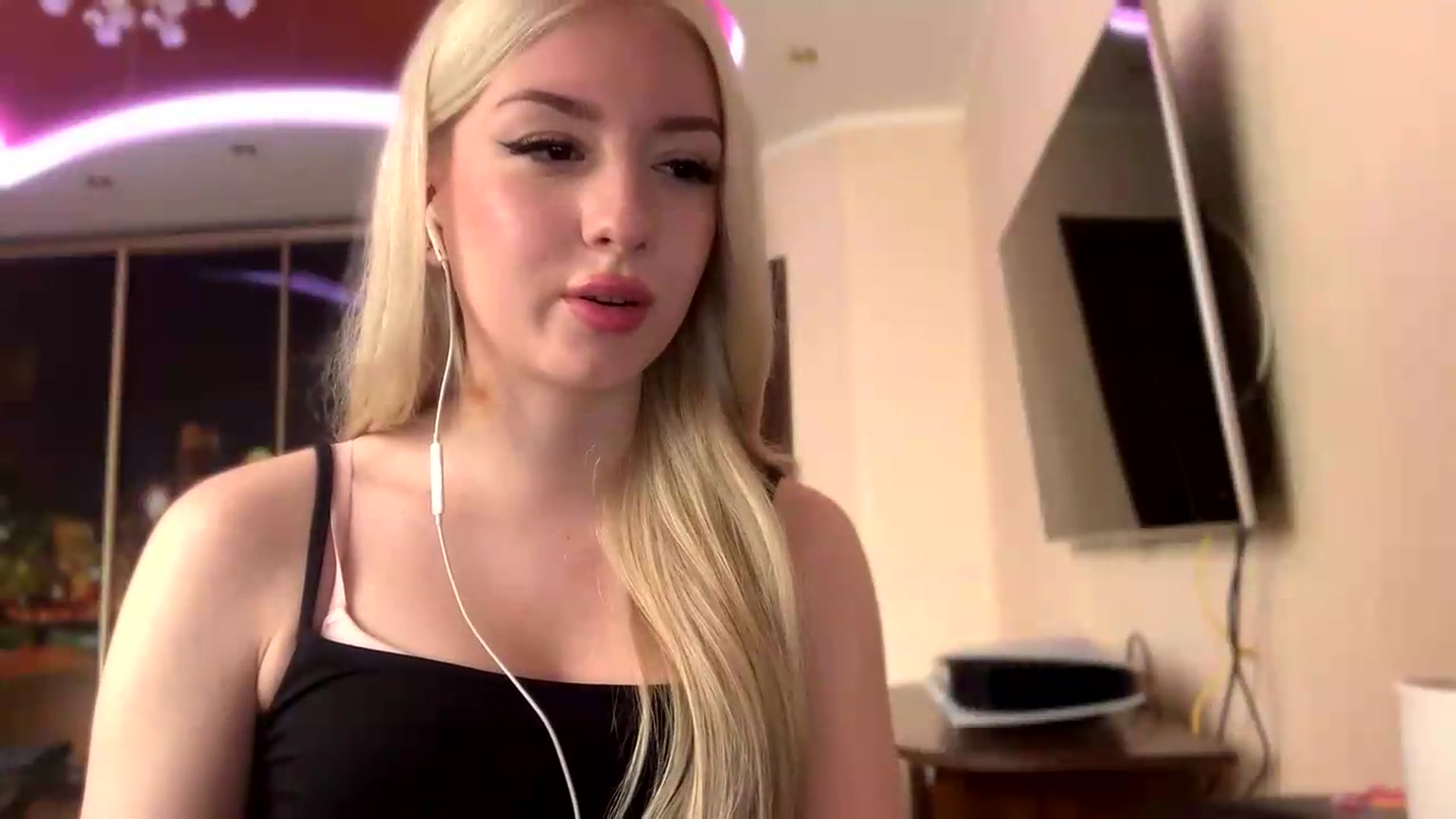 Gallery image thumbnail from SyndyRein's myfreecams stream on, 05/19/2026, 12:02 image 10 of 20