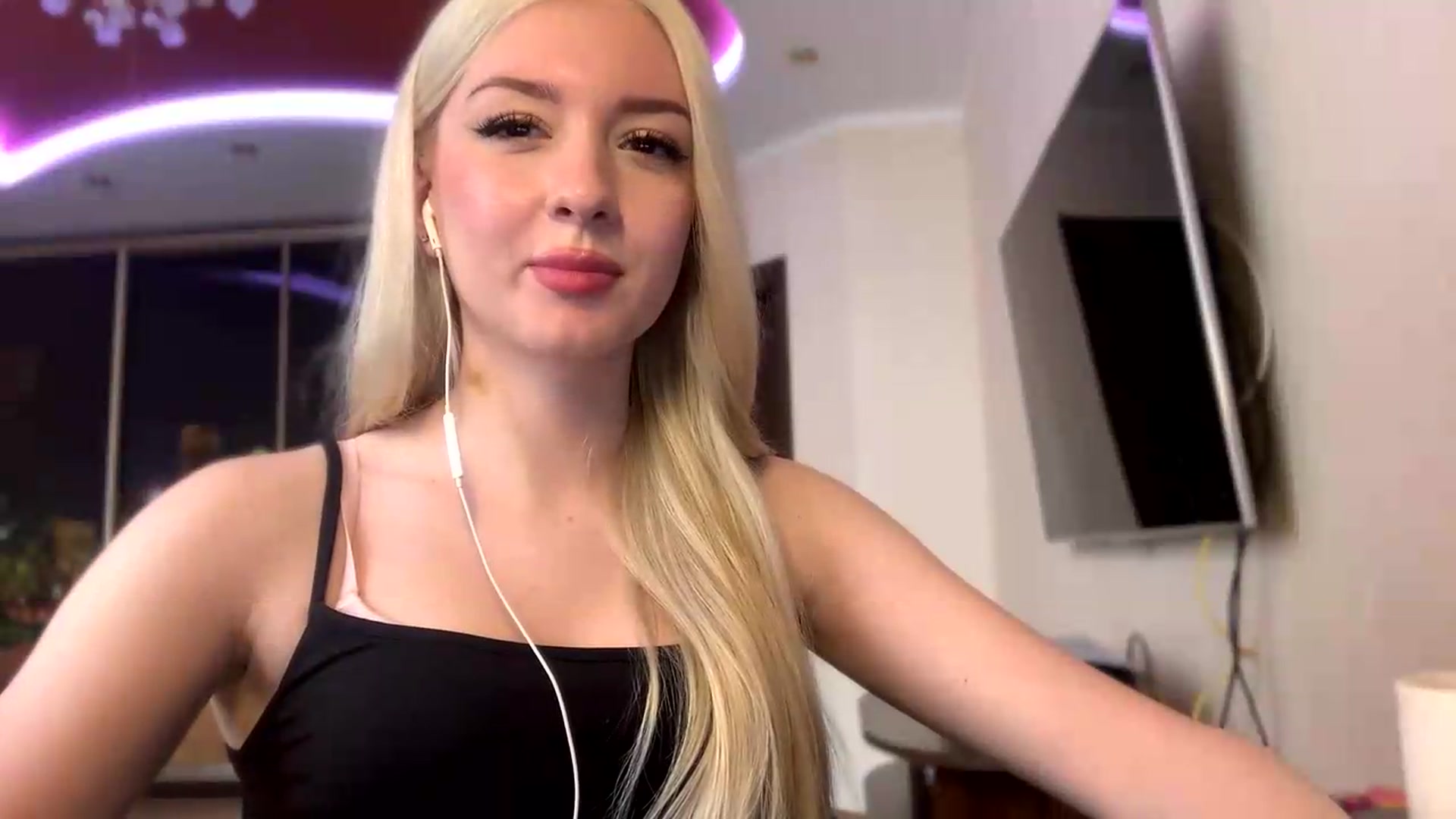 Gallery image thumbnail from SyndyRein's myfreecams stream on, 05/19/2026, 12:02 image 8 of 20