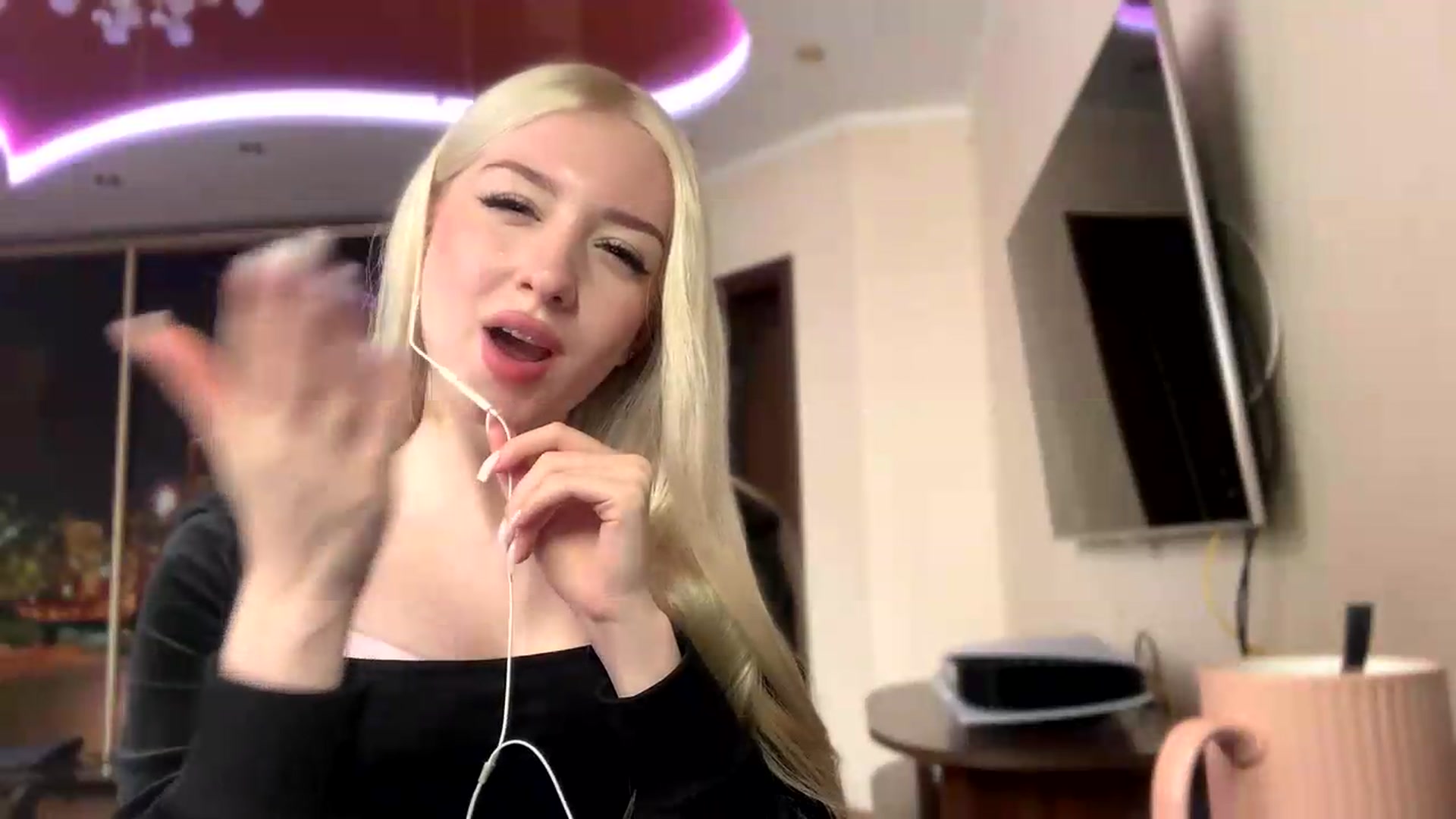Gallery image thumbnail from SyndyRein's myfreecams stream on, 05/19/2026, 13:03 image 9 of 20
