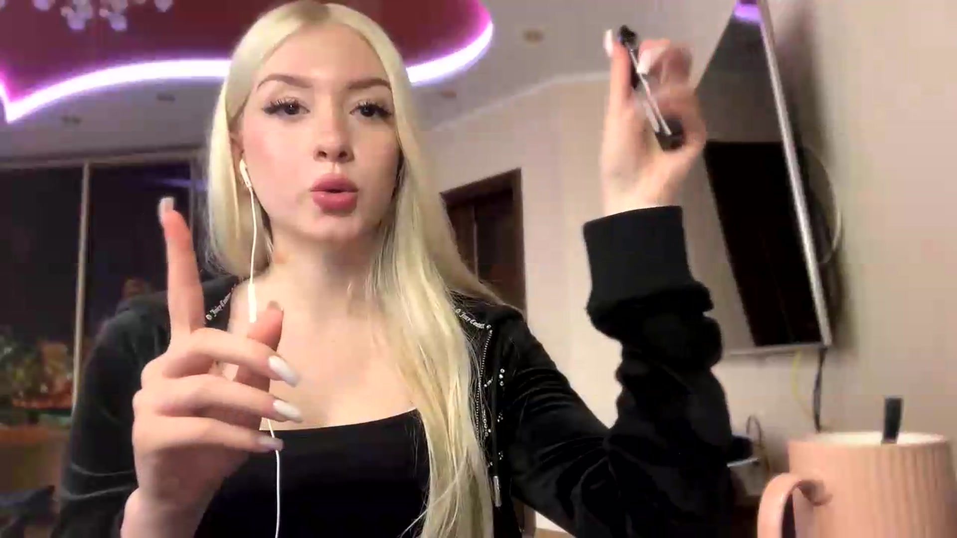 Gallery image thumbnail from SyndyRein's myfreecams stream on, 05/19/2026, 13:03 image 11 of 20