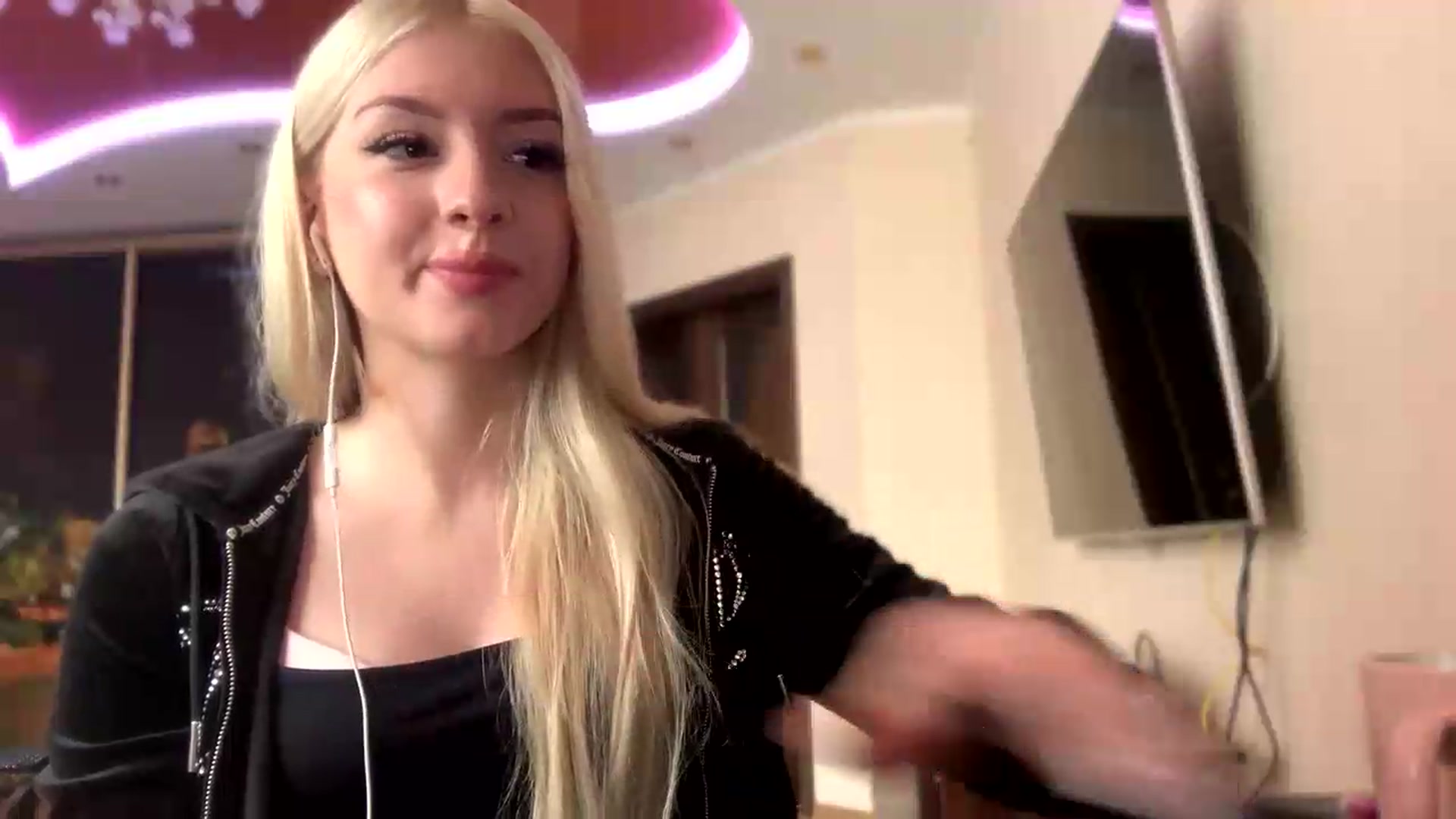 Gallery image thumbnail from SyndyRein's myfreecams stream on, 05/19/2026, 13:03 image 18 of 20