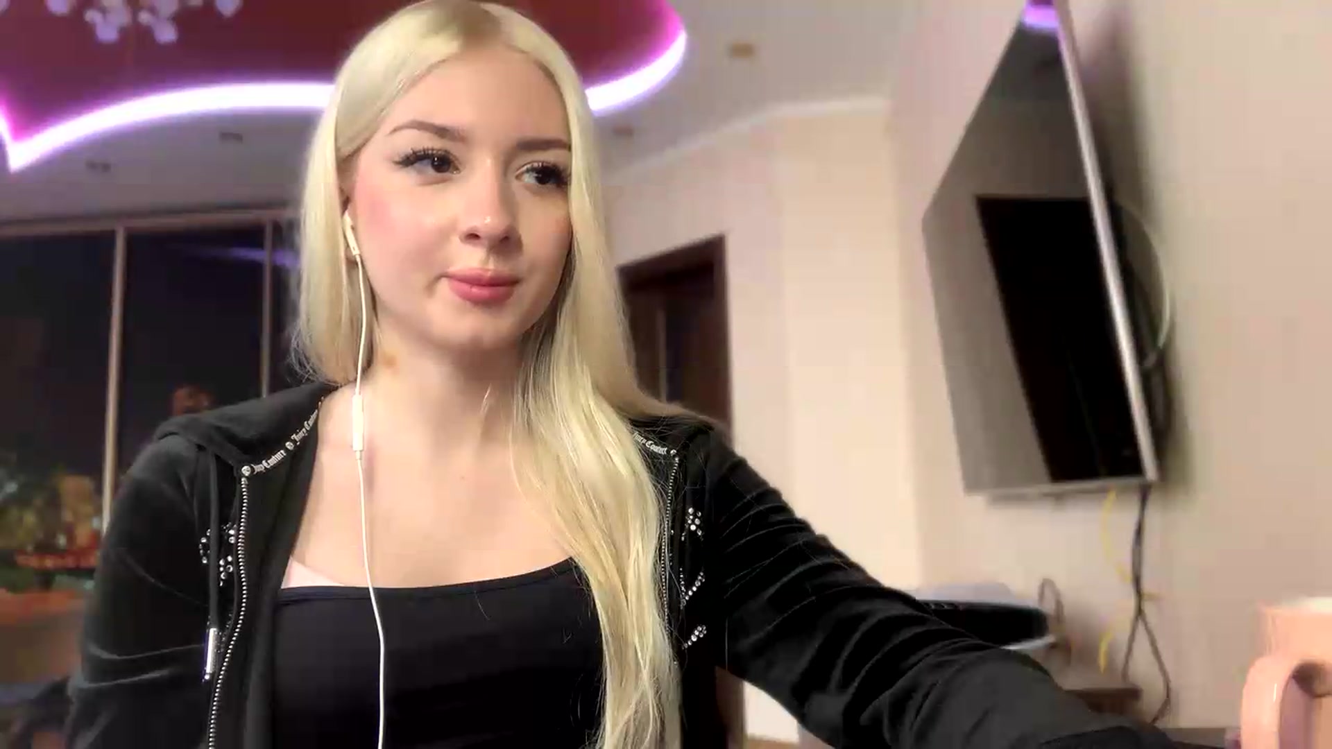 Gallery image thumbnail from SyndyRein's myfreecams stream on, 05/19/2026, 13:03 image 13 of 20