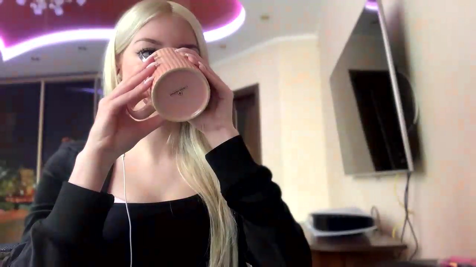 Gallery image thumbnail from SyndyRein's myfreecams stream on, 05/19/2026, 13:03 image 17 of 20